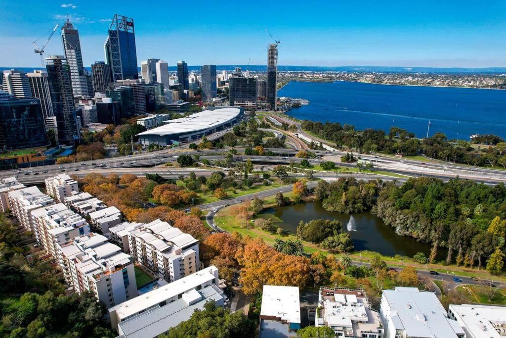 Stunning 2BR CBD Apartment next to King's Park