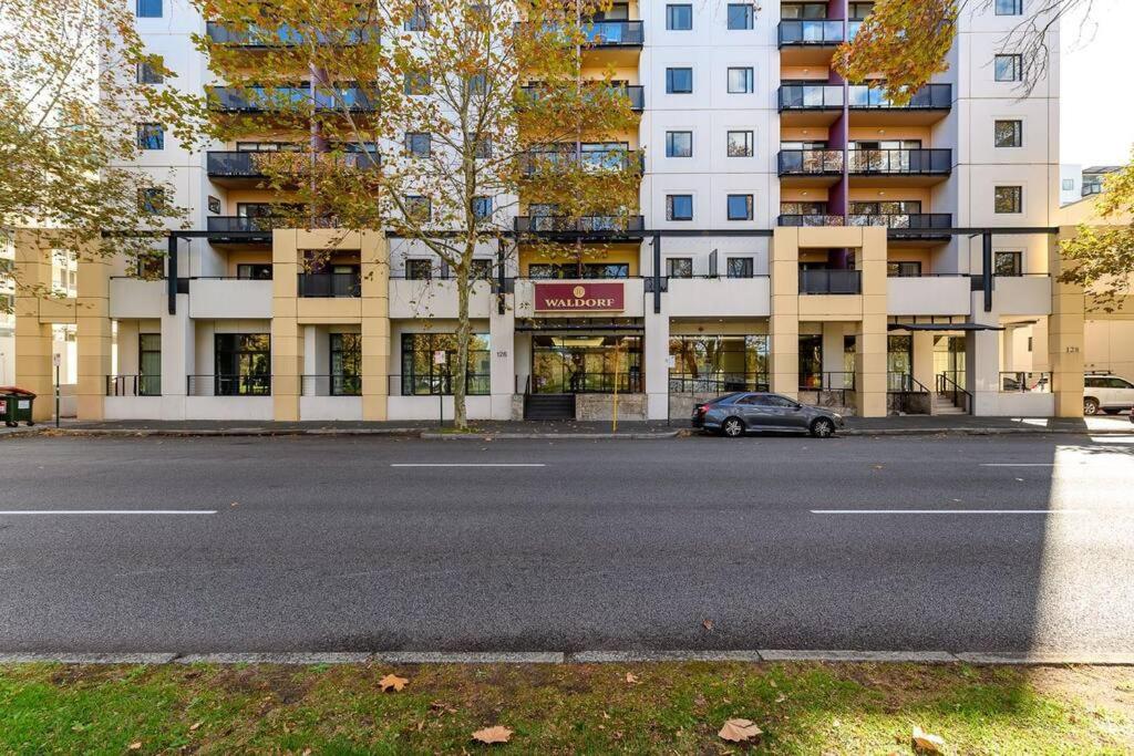 Stunning 2BR CBD Apartment next to King's Park