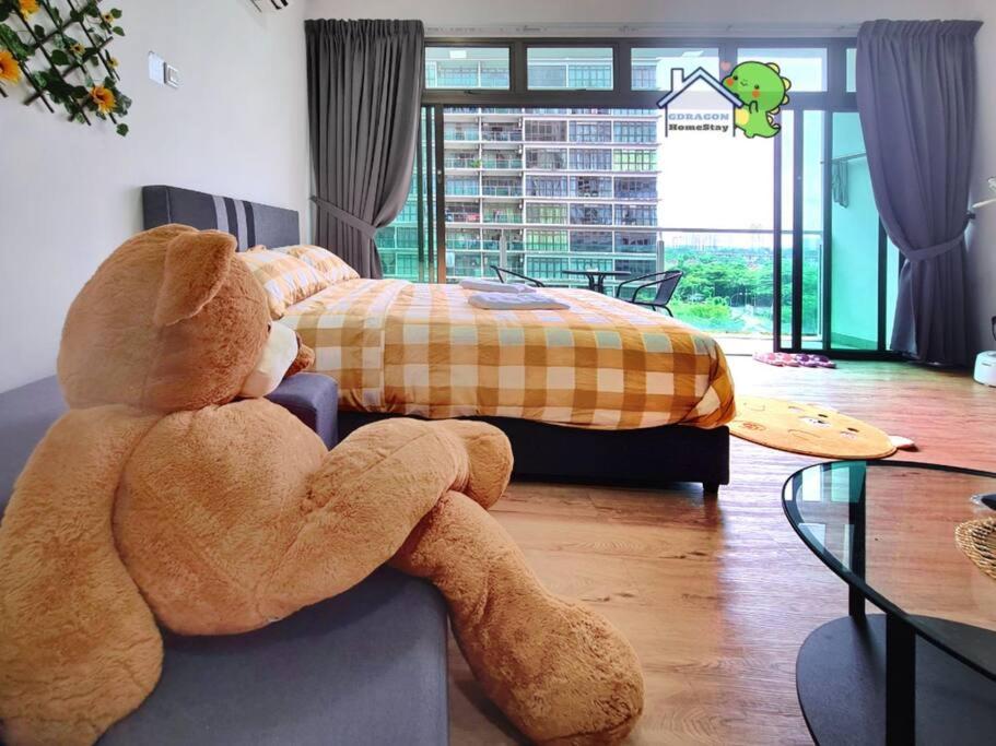 Mr Brown's lovely studio with balcony Palazio by GDRAGON HomeStay