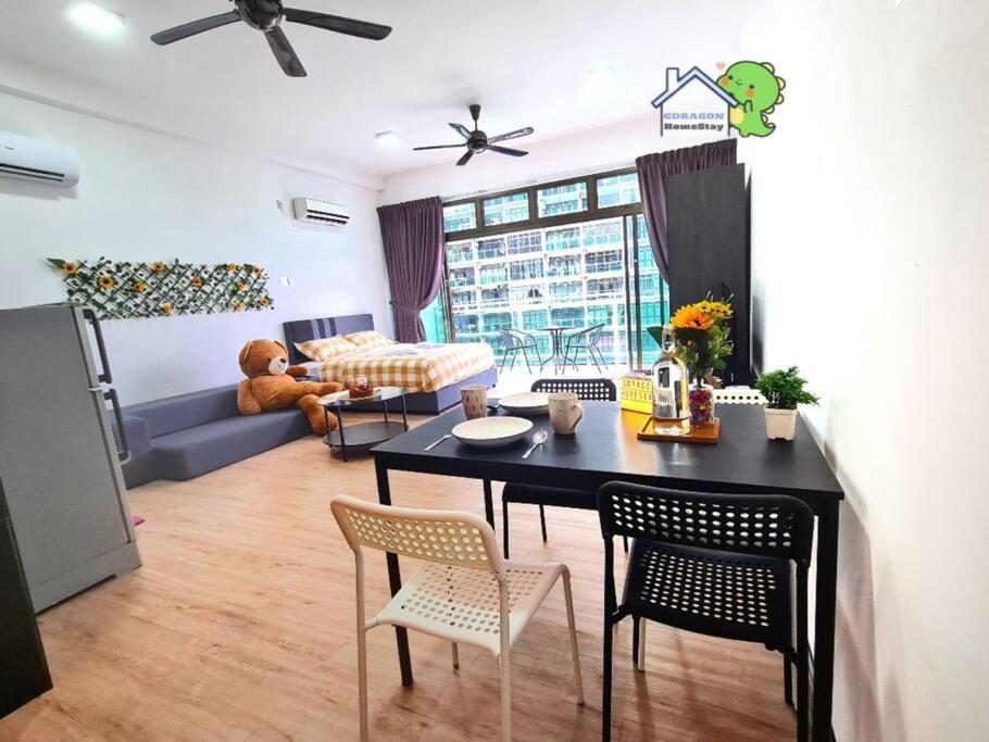 Mr Brown's lovely studio with balcony Palazio by GDRAGON HomeStay