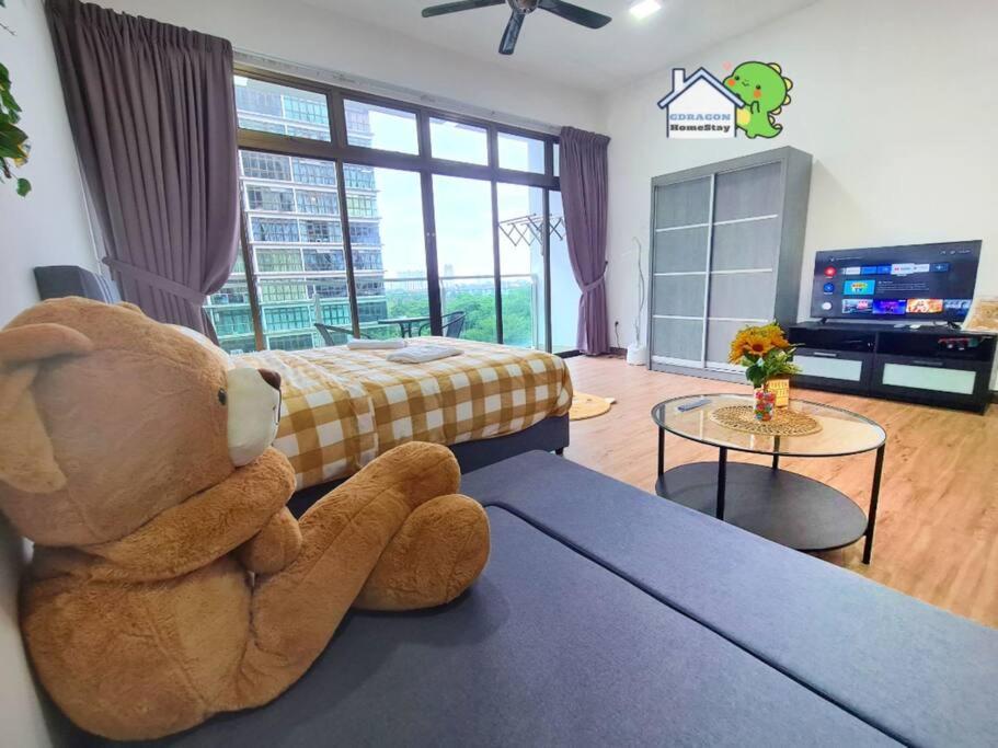 Mr Brown's lovely studio with balcony Palazio by GDRAGON HomeStay