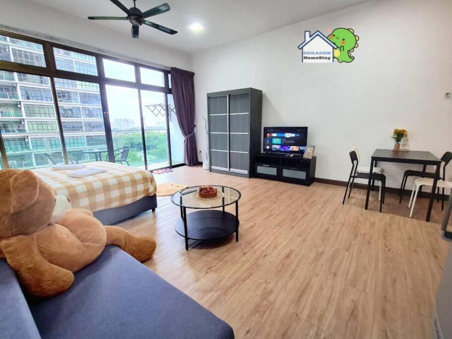 Mr Brown's lovely studio with balcony Palazio by GDRAGON HomeStay
