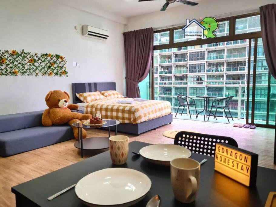 Mr Brown's lovely studio with balcony Palazio by GDRAGON HomeStay