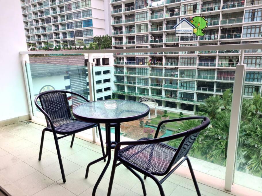Mr Brown's lovely studio with balcony Palazio by GDRAGON HomeStay