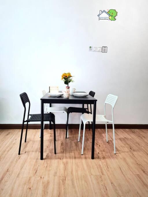 Mr Brown's lovely studio with balcony Palazio by GDRAGON HomeStay