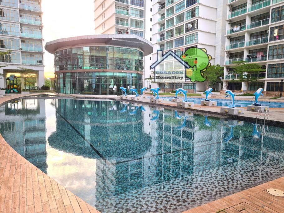 Mr Brown's lovely studio with balcony Palazio by GDRAGON HomeStay
