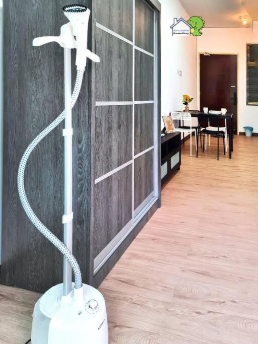 Mr Brown's lovely studio with balcony Palazio by GDRAGON HomeStay