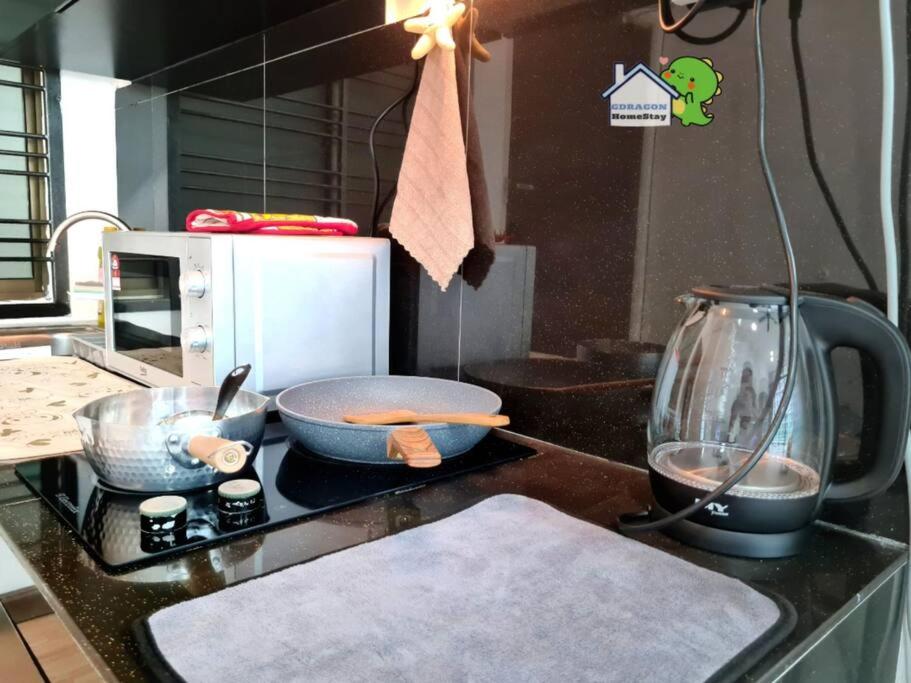 Mr Brown's lovely studio with balcony Palazio by GDRAGON HomeStay