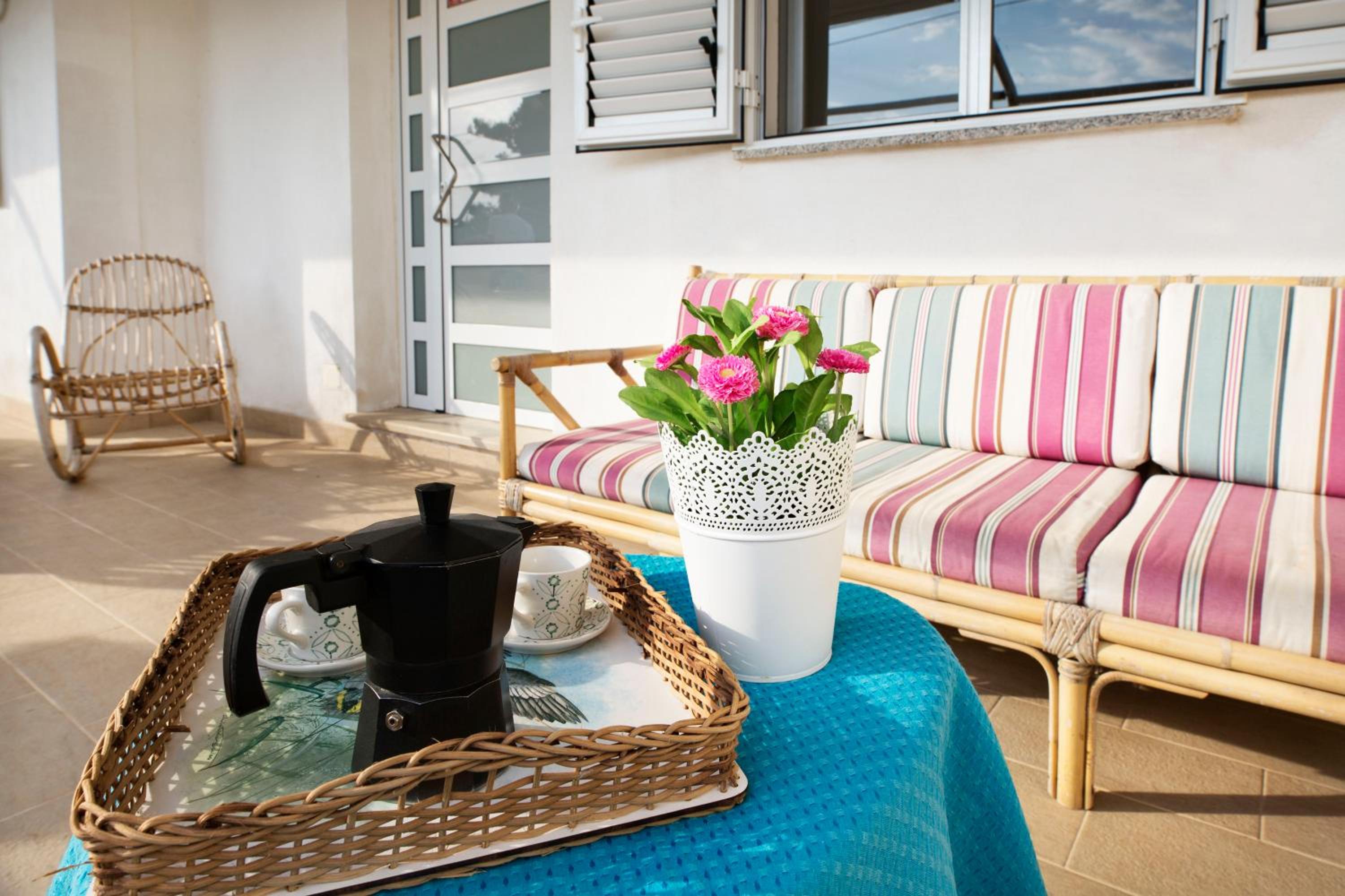 siciliacasevancaze - Villa Torre en Punta Secca — balance & terrace