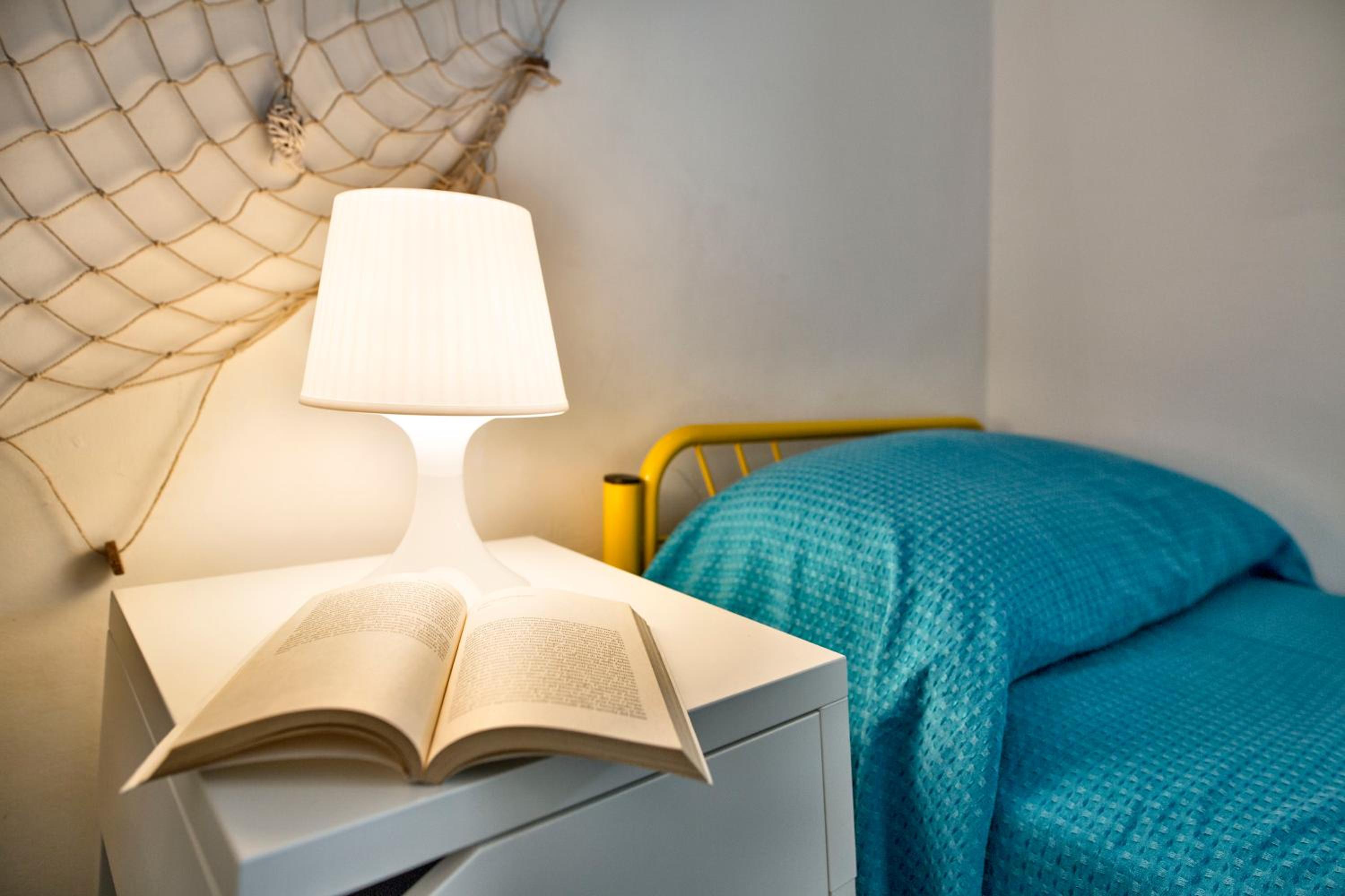 siciliacasevancaze - Villa Torre en Punta Secca — bedroom