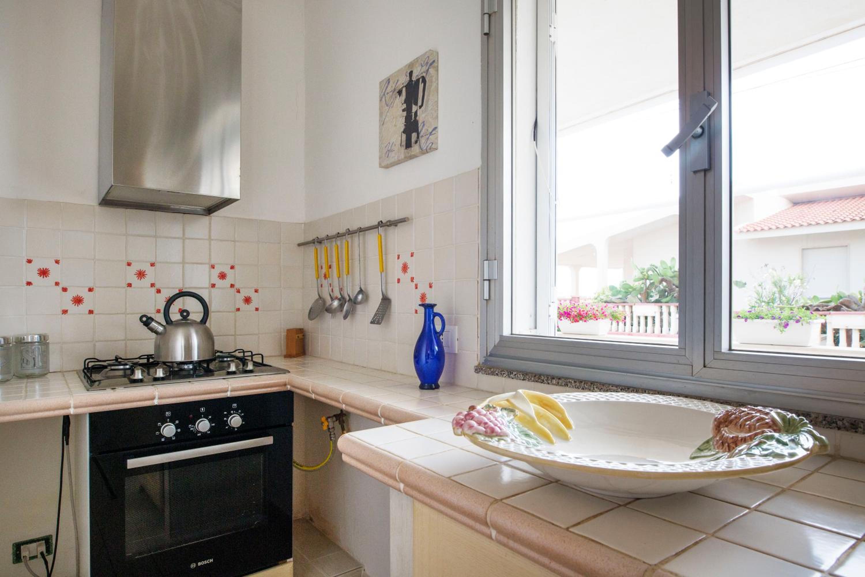 siciliacasevancaze - Villa Torre en Punta Secca — kitchen
