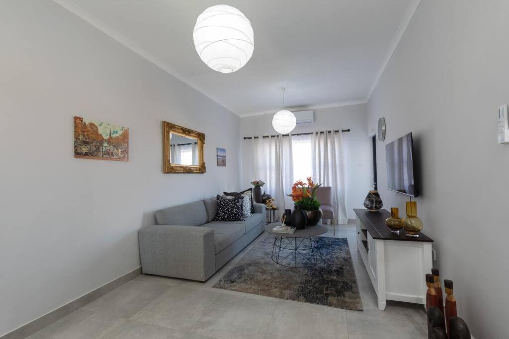 One More Night Apartment E203