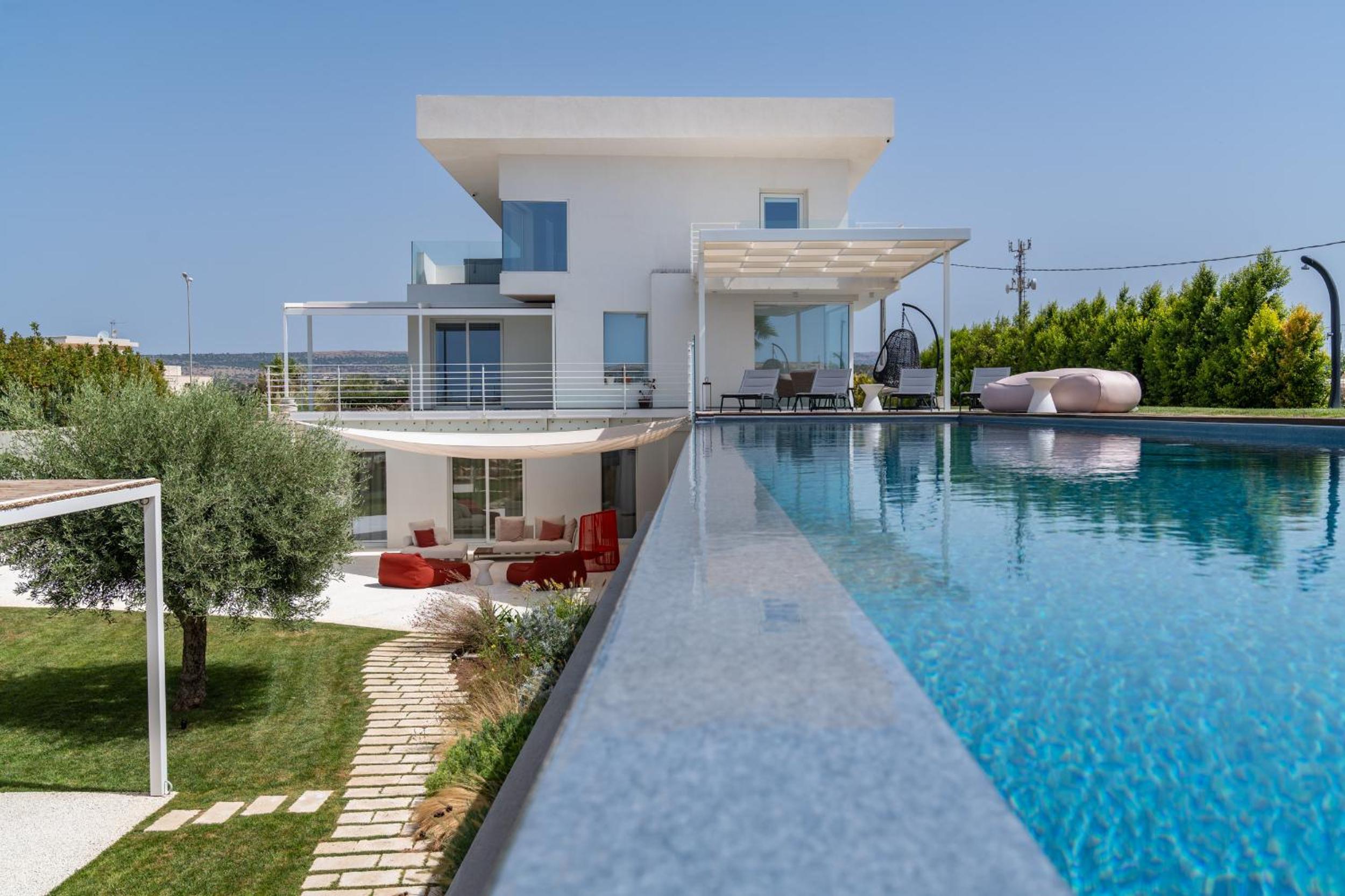 Villa Ludamu Luxury Home view 3
