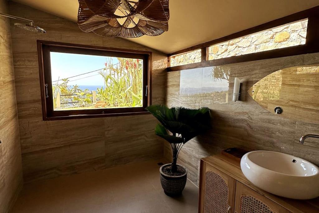 Villa Sana Amed with Panoramic Ocean Views & Infinity Pool view 5