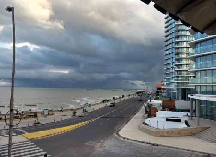 EL JINCHO FRENTE AL MAR