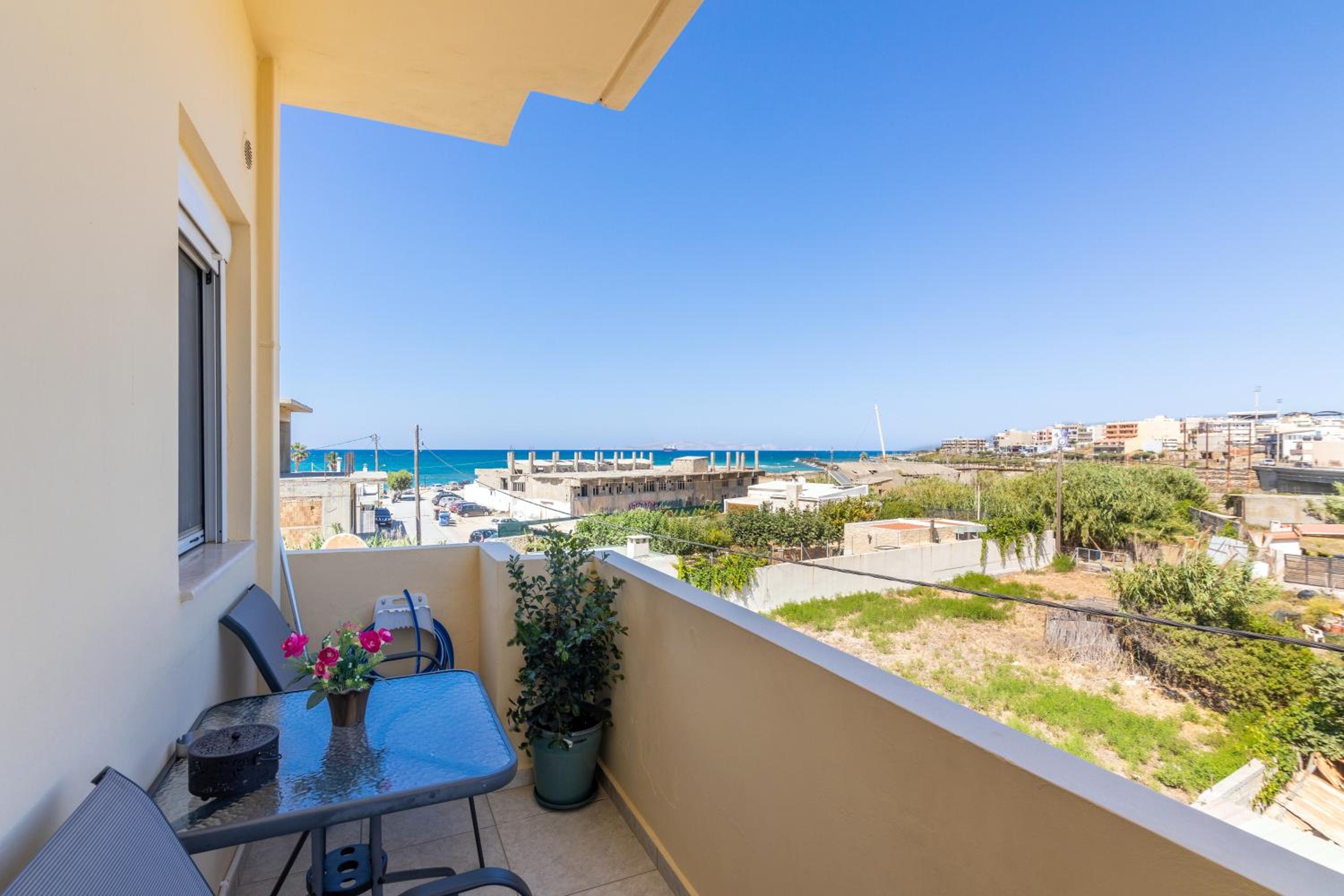 Studio on the closest beach to the city! view 5