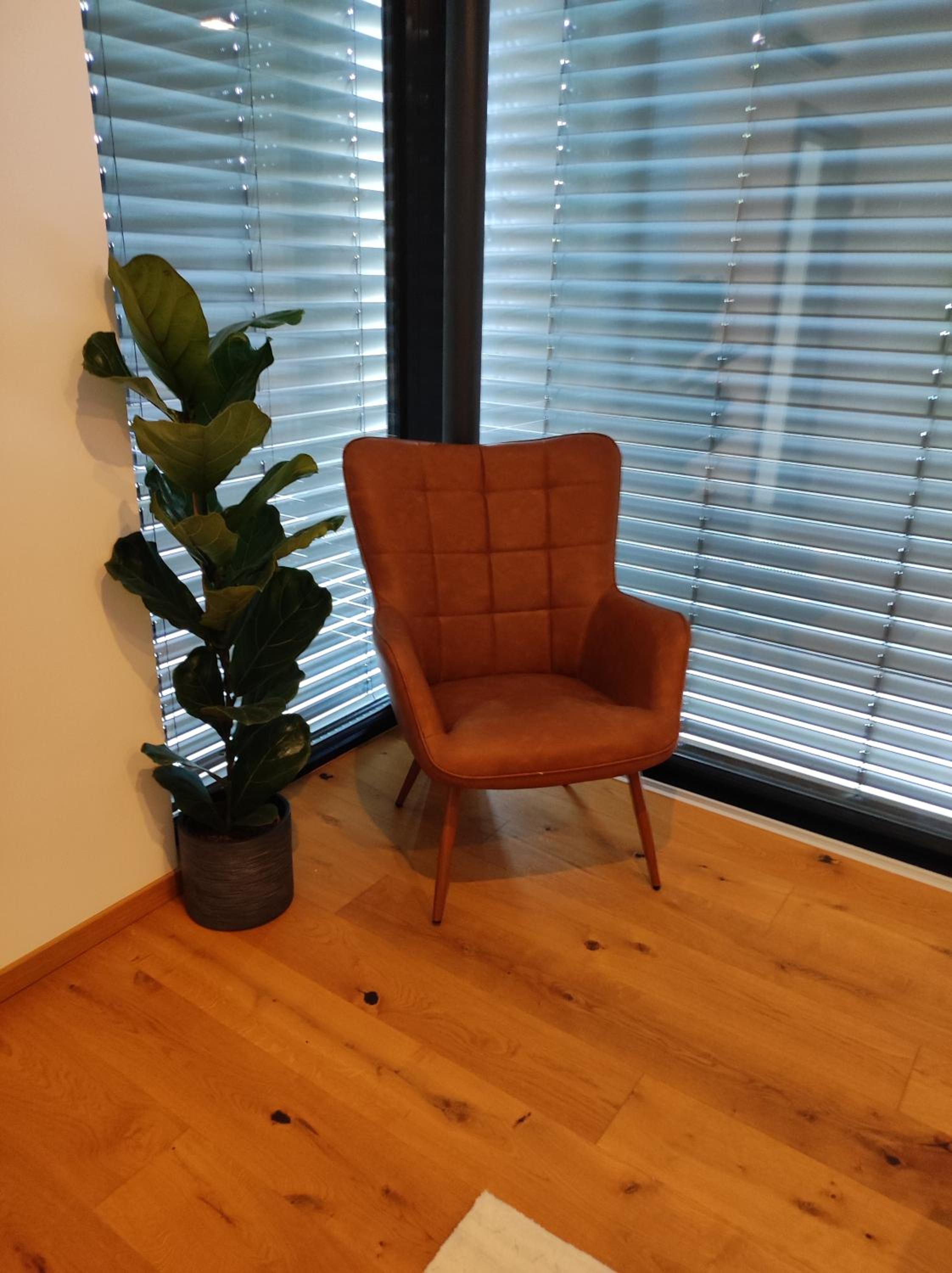 Luxuriöses Penthouse mit Blick auf die UNO-City und dem Kaiserwasser. 3Schlafzimmer, 2 Bäder, privat Lift ins Apartment