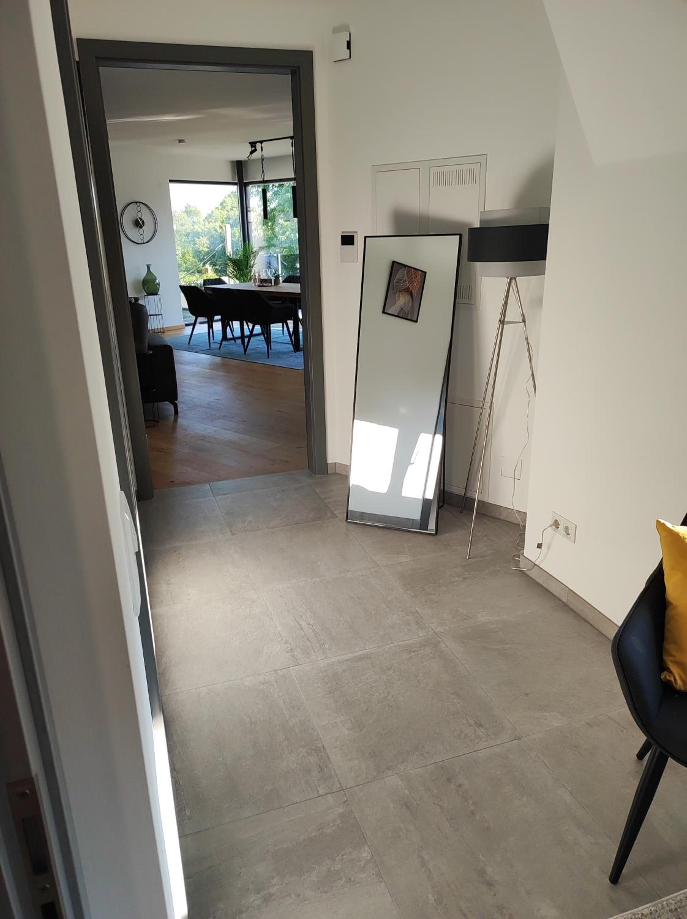 Luxuriöses Penthouse mit Blick auf die UNO-City und dem Kaiserwasser. 3Schlafzimmer, 2 Bäder, privat Lift ins Apartment