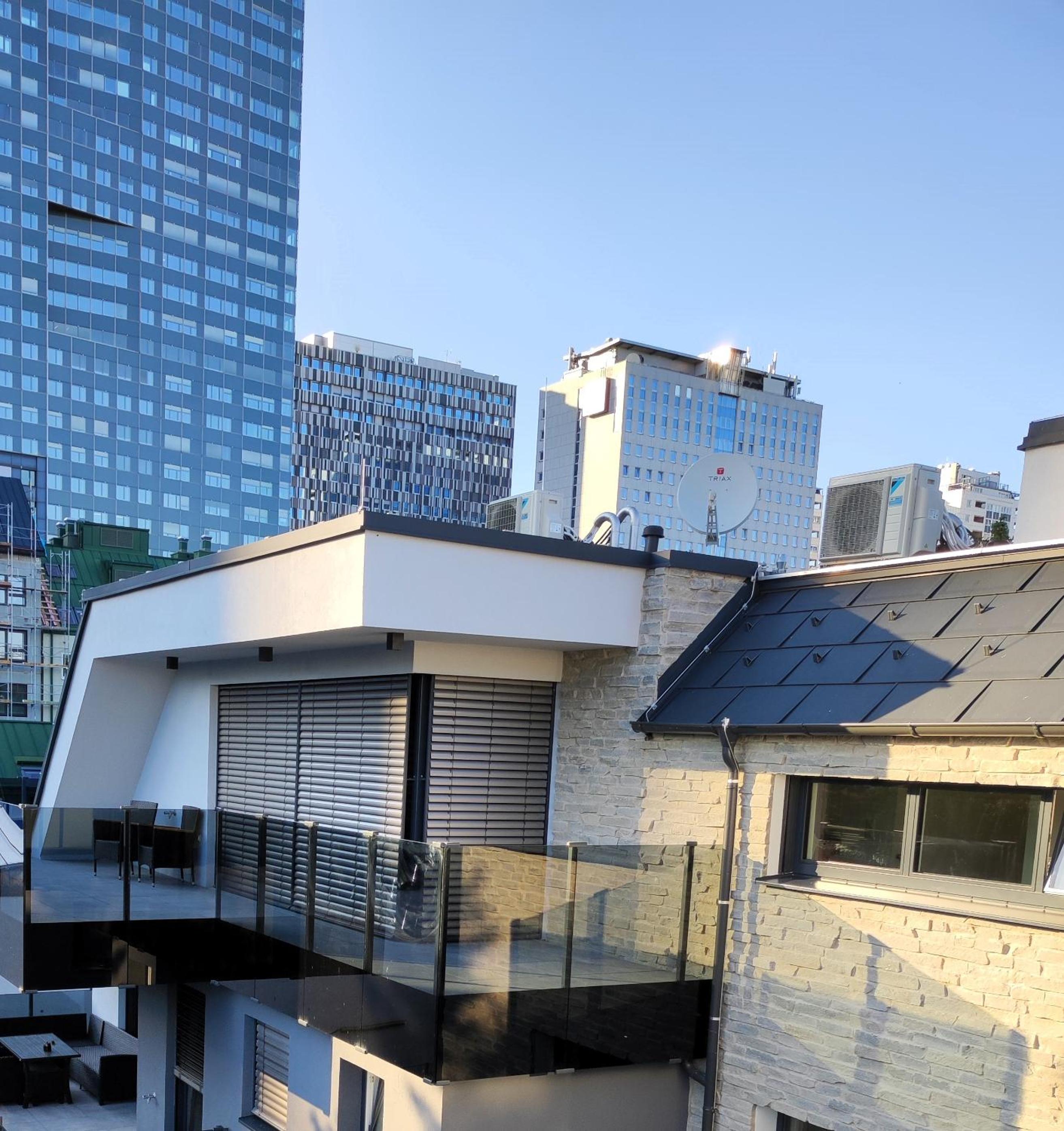 Luxuriöses Penthouse mit Blick auf die UNO-City und dem Kaiserwasser. 3Schlafzimmer, 2 Bäder, privat Lift ins Apartment