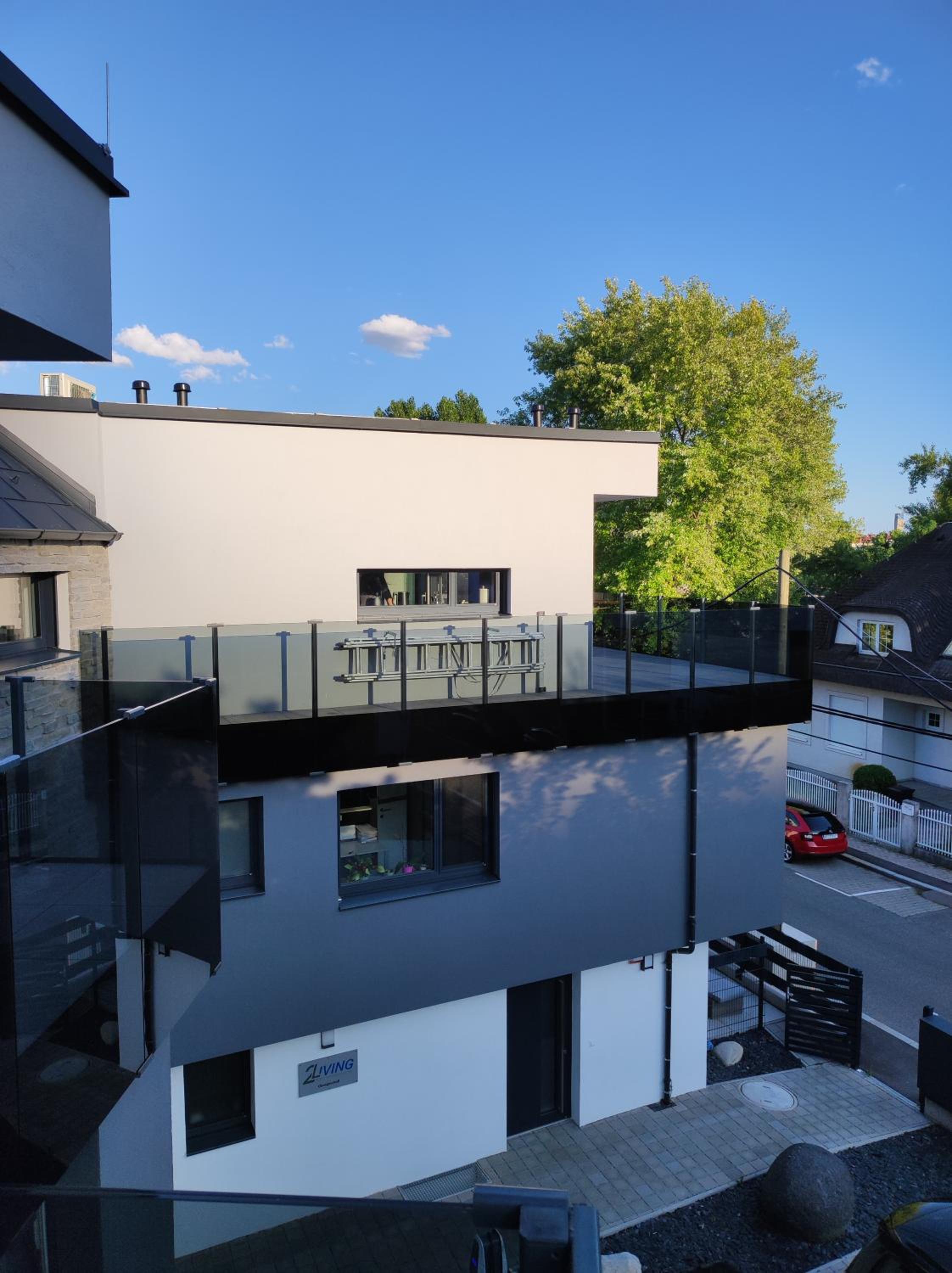 Luxuriöses Penthouse mit Blick auf die UNO-City und dem Kaiserwasser. 3Schlafzimmer, 2 Bäder, privat Lift ins Apartment