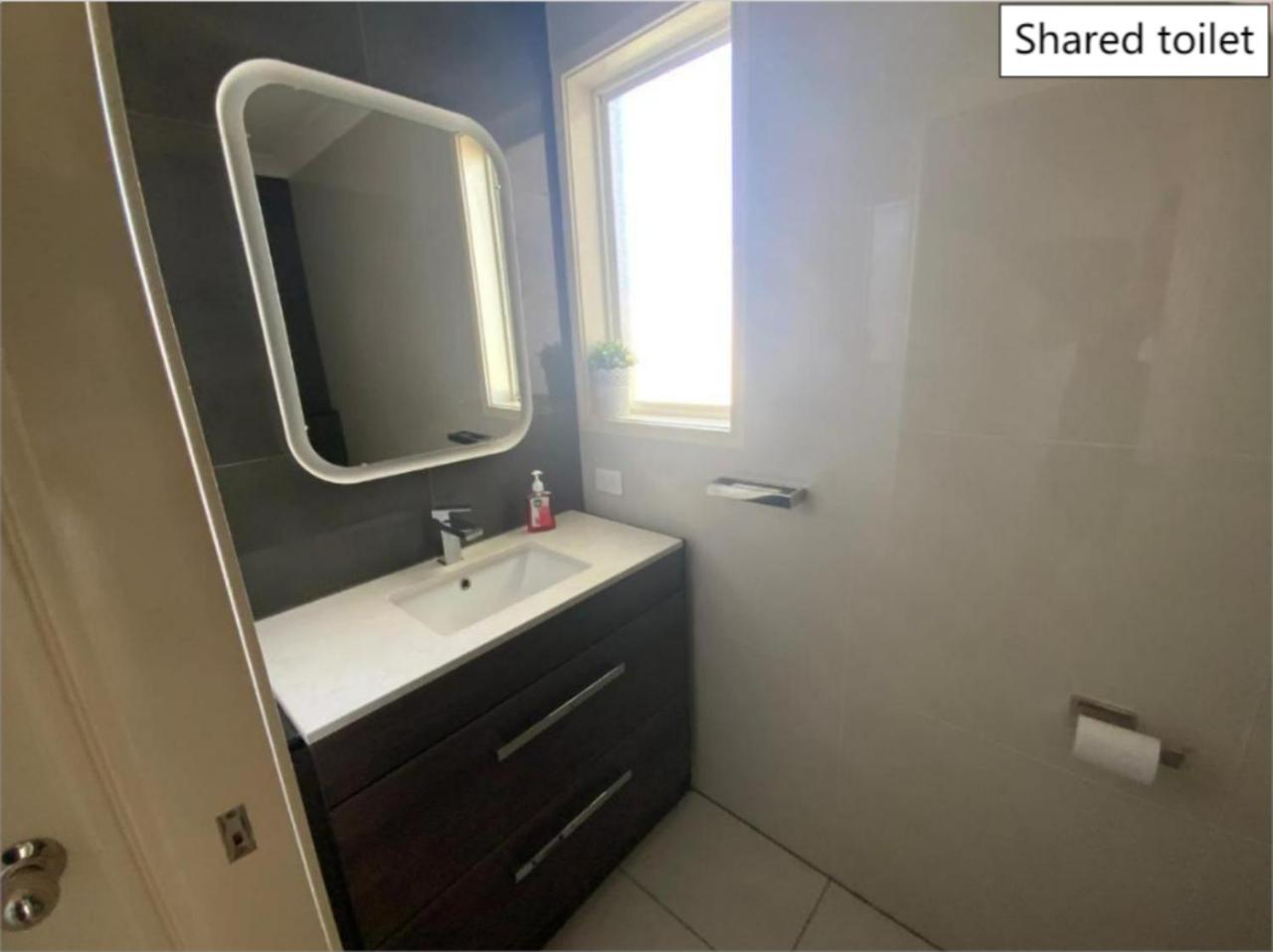 Shared house with other guests near shopping center and theme parks