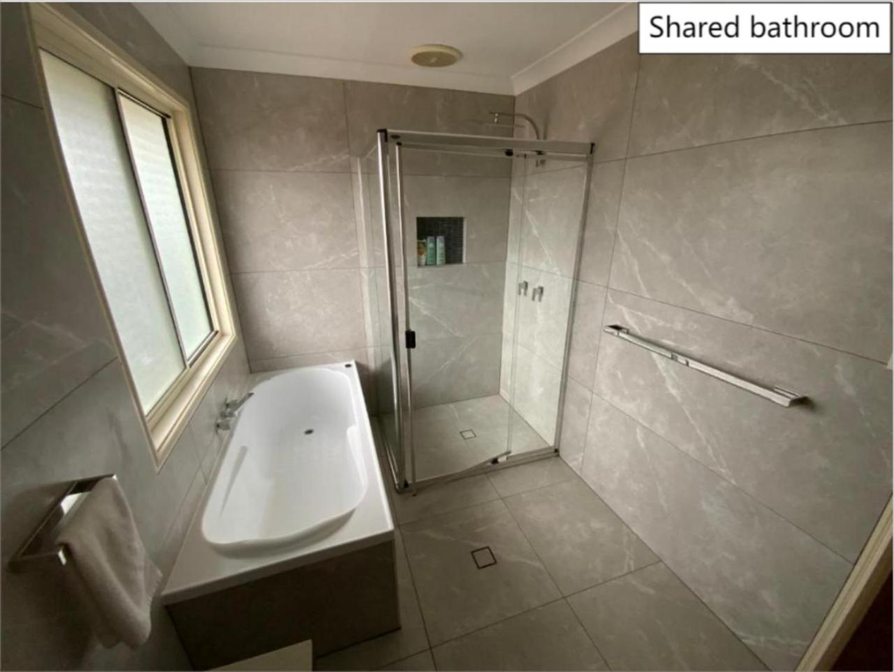 Shared house with other guests near shopping center and theme parks