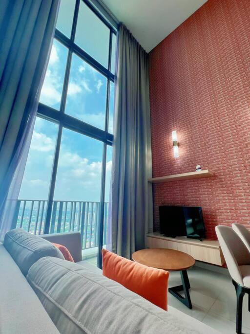 Duplex 4px @ Direct Linked to Central I-CITY & SOGO with Free Carpark photo 1