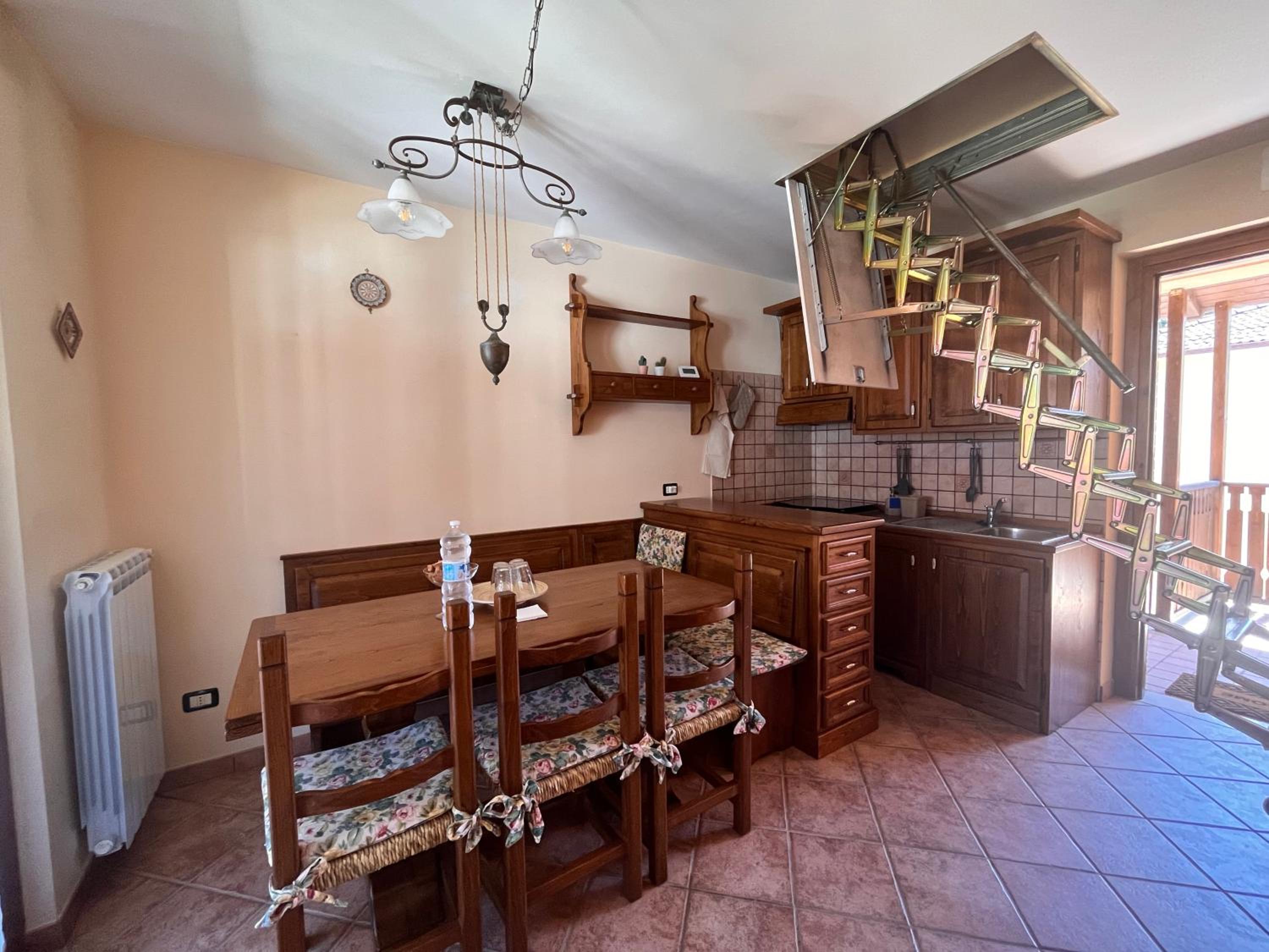 Appartamento su due piani a Rovere view 4