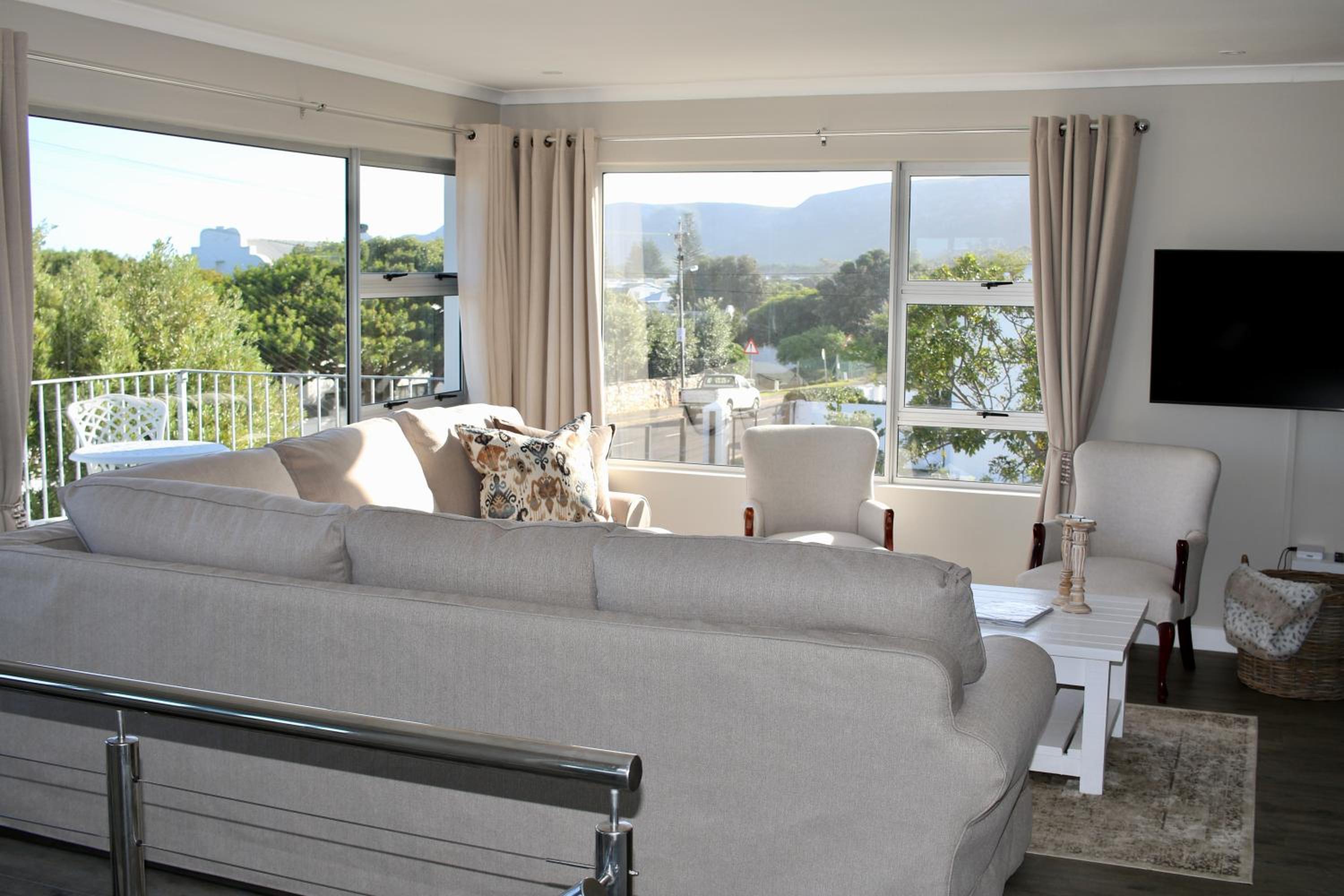 Ocean Pearl Hermanus - 5 Bedrooms view 5