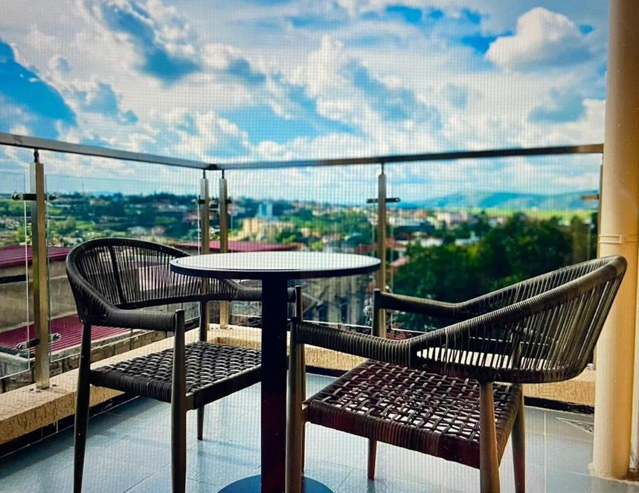 Claire Aparthotel