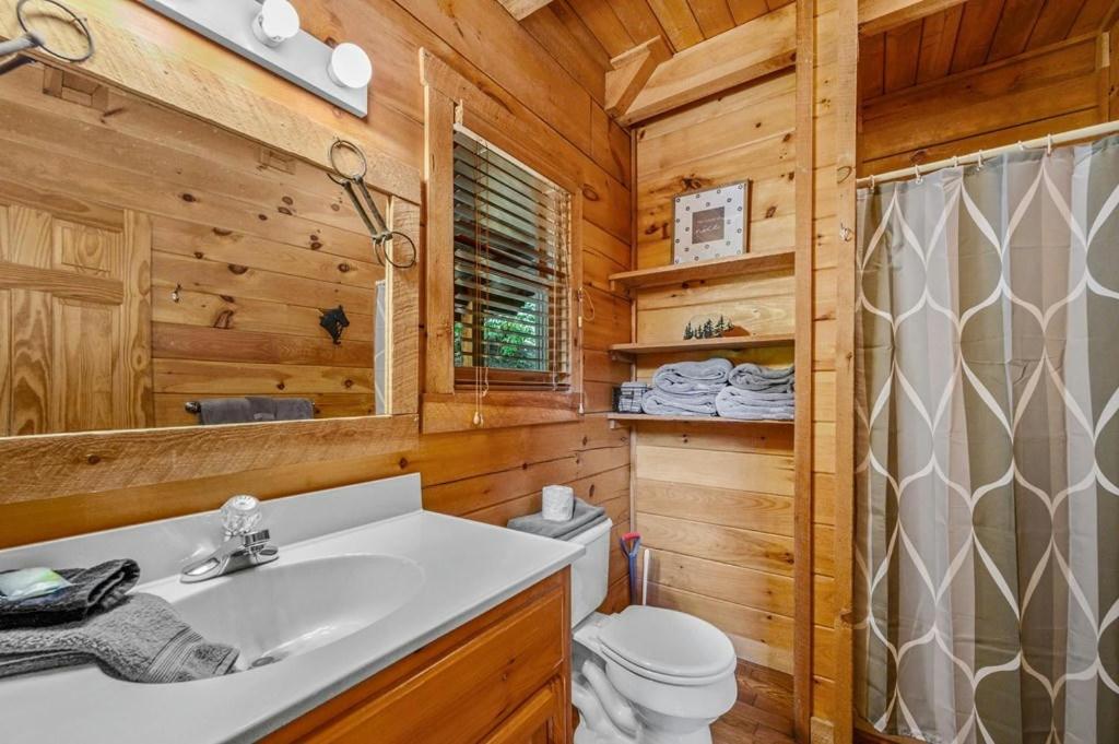 Sunrise Woods Retreat cabin view 5