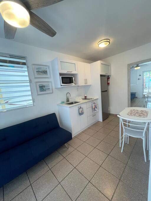 Beach Front Apartments Seven Seas view 4