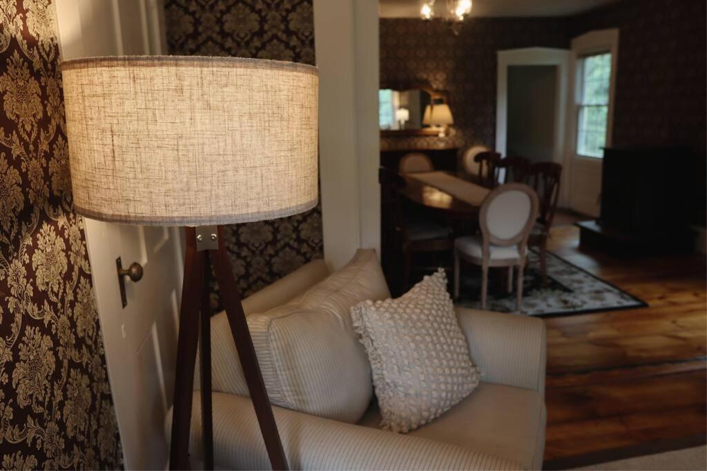 Hillside Haven: Luxe Farm Escape - 5BR-2 King Beds view 5
