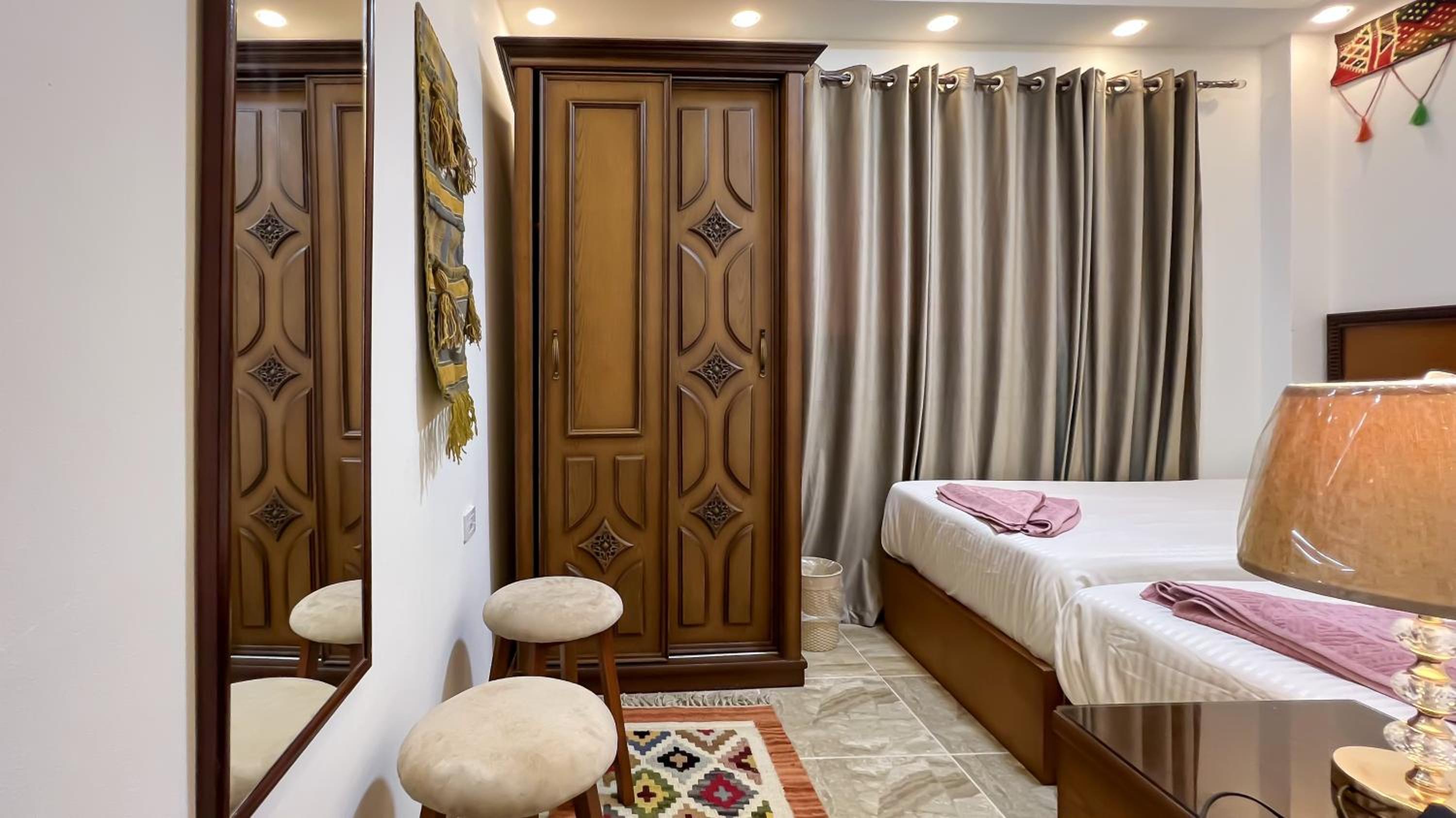 Atlantis Pyramids Inn New