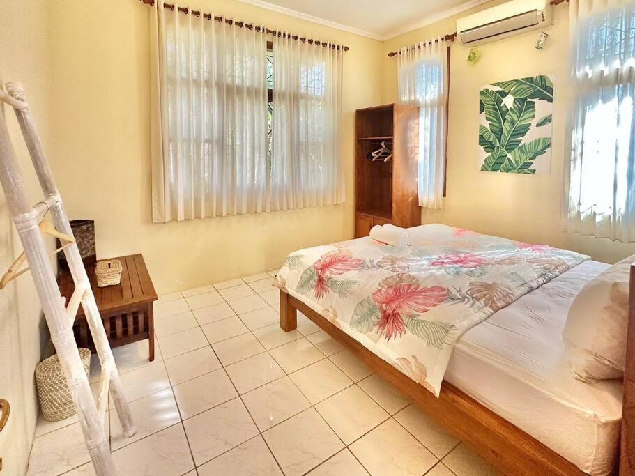 kuta 5BR private villa pool ,near airport, view 3