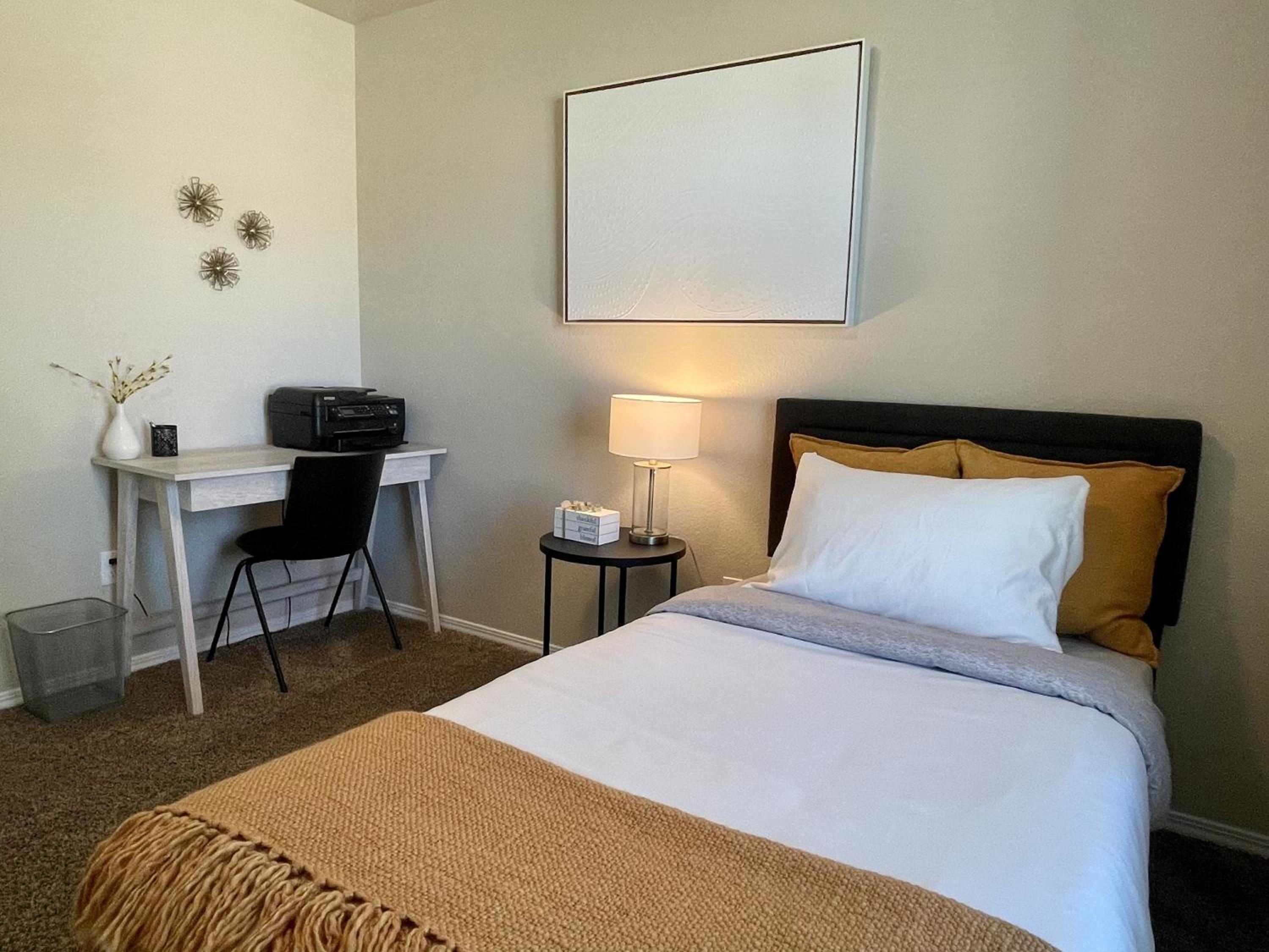 Pet Friendly Stay Sleeps 9 Pool Workspace view 3