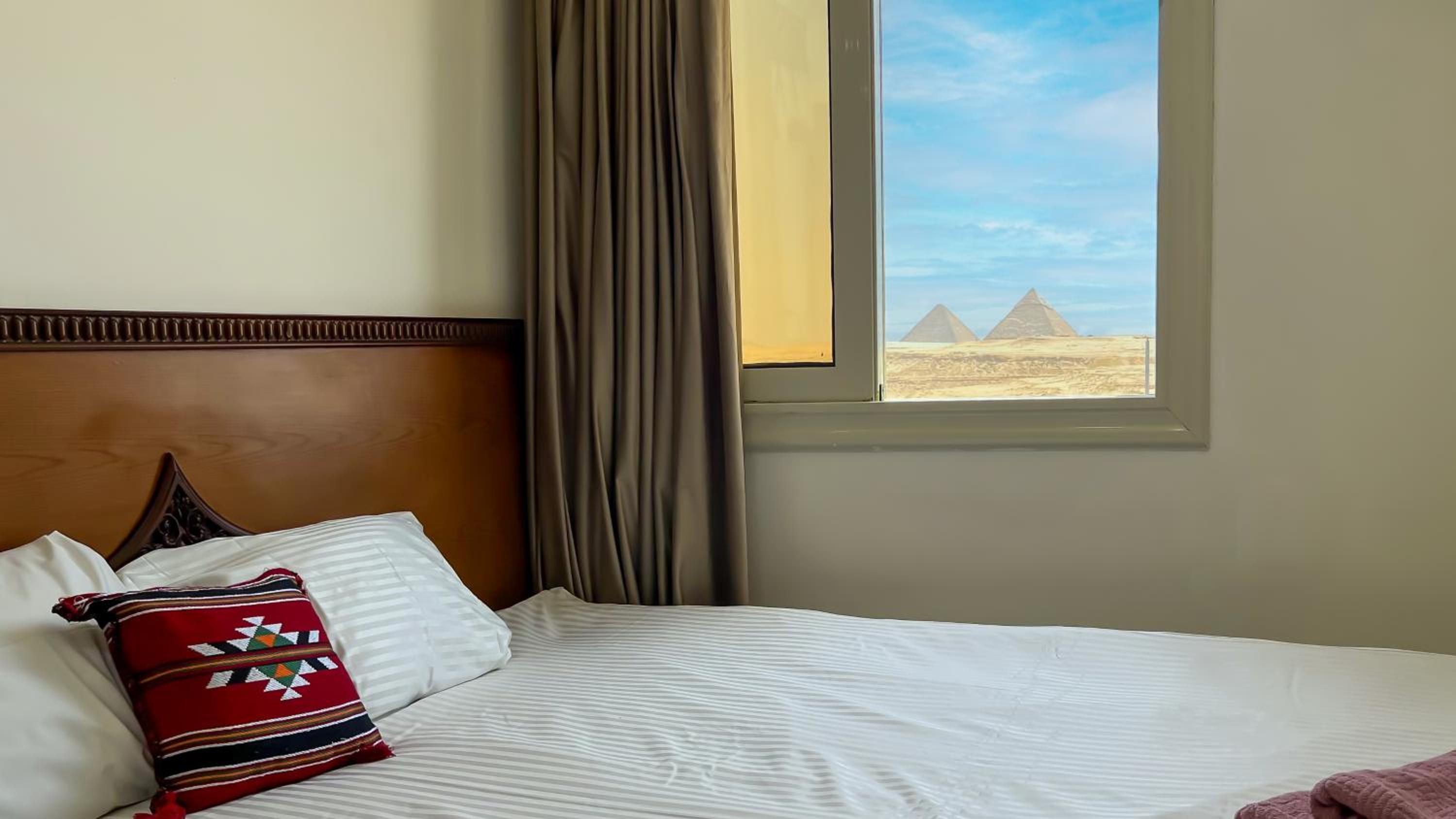 Atlantis Pyramids Inn New