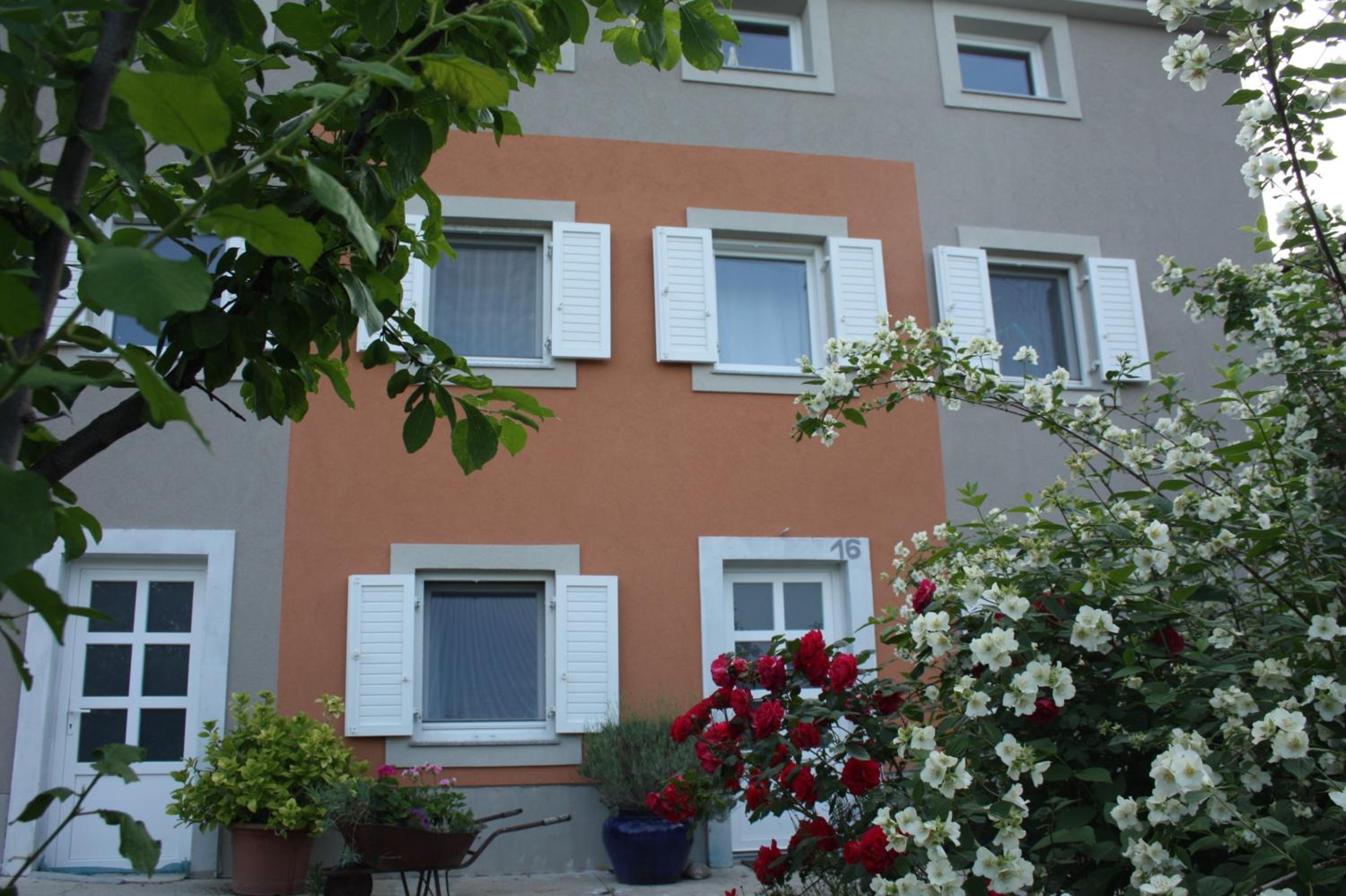 Orange Cube Apartment - Self check in - Free parking