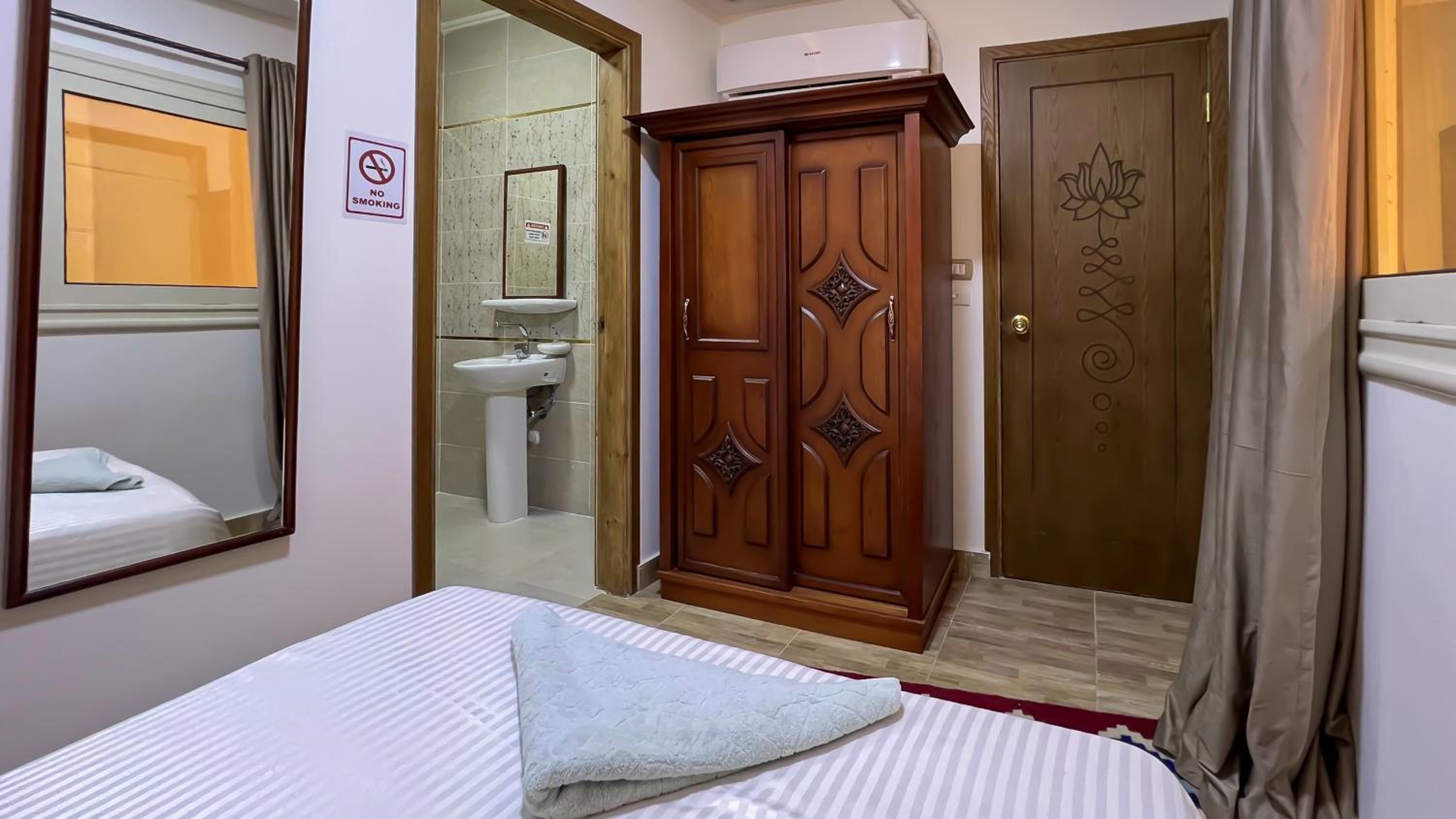 Atlantis Pyramids Inn New