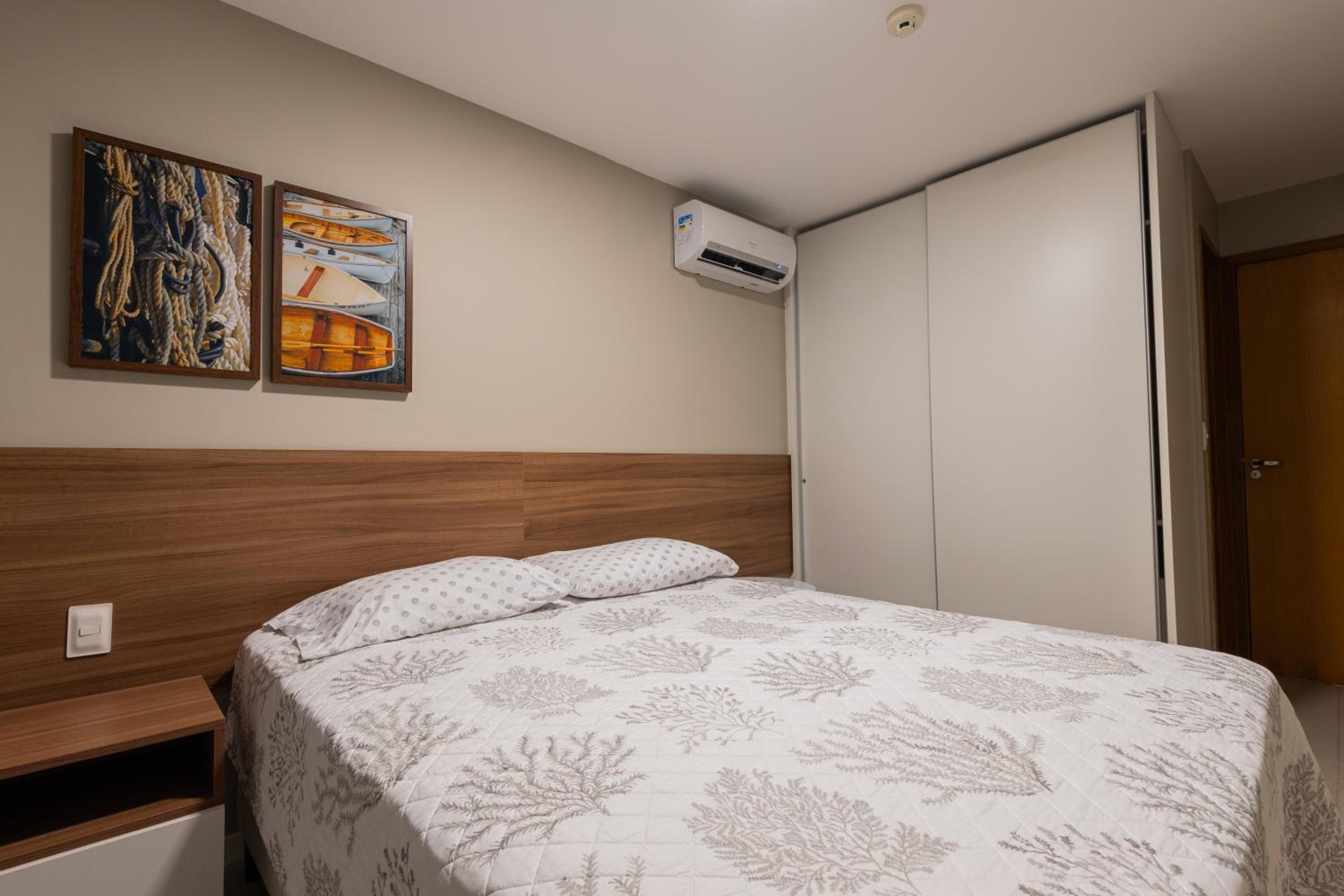 Apartment in Guarajuba with 2 Comfortable Suites.