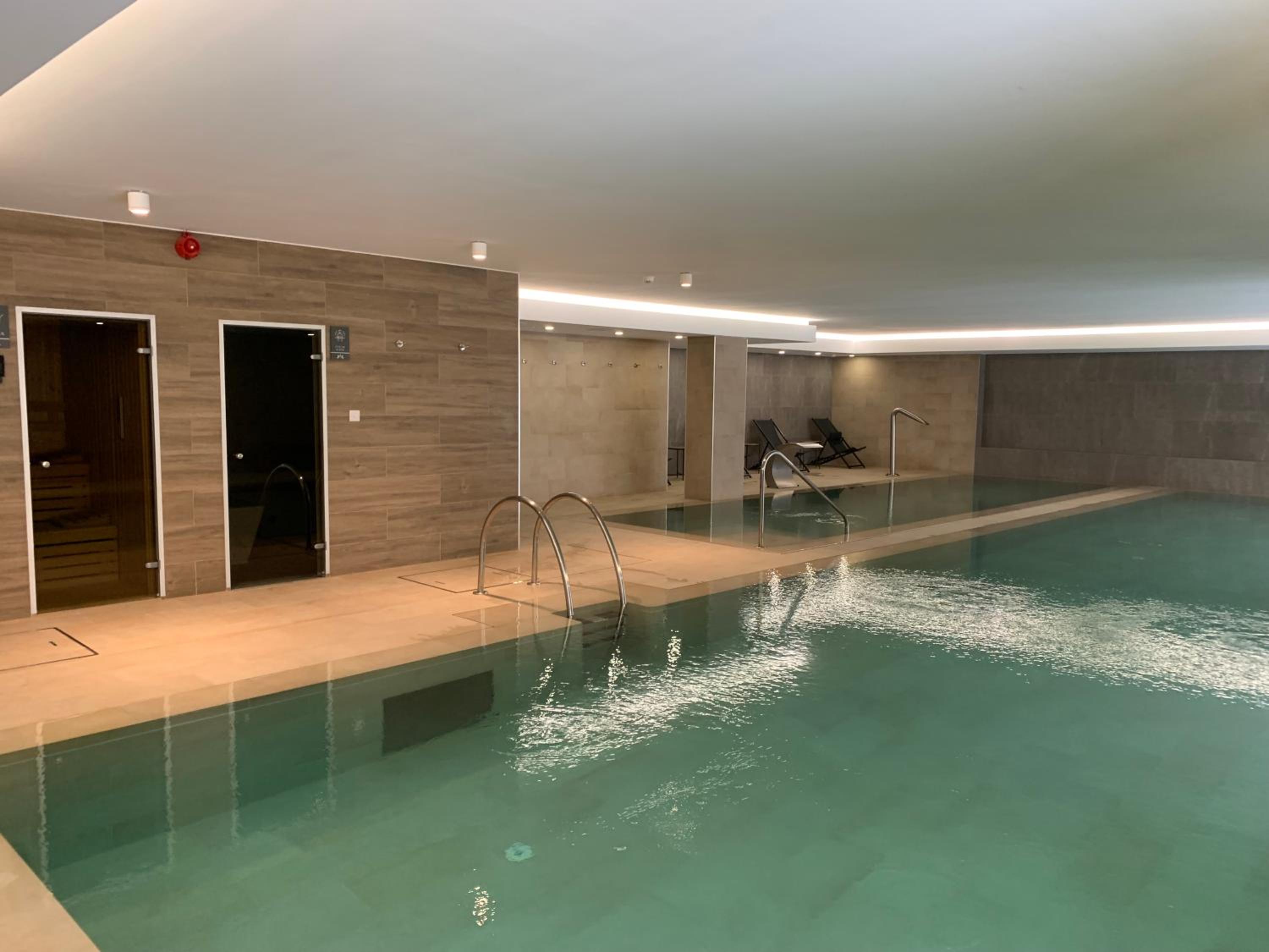 Brand New Luxury 1 Bed 2 Bath Apartment - SPA & Pool view 5