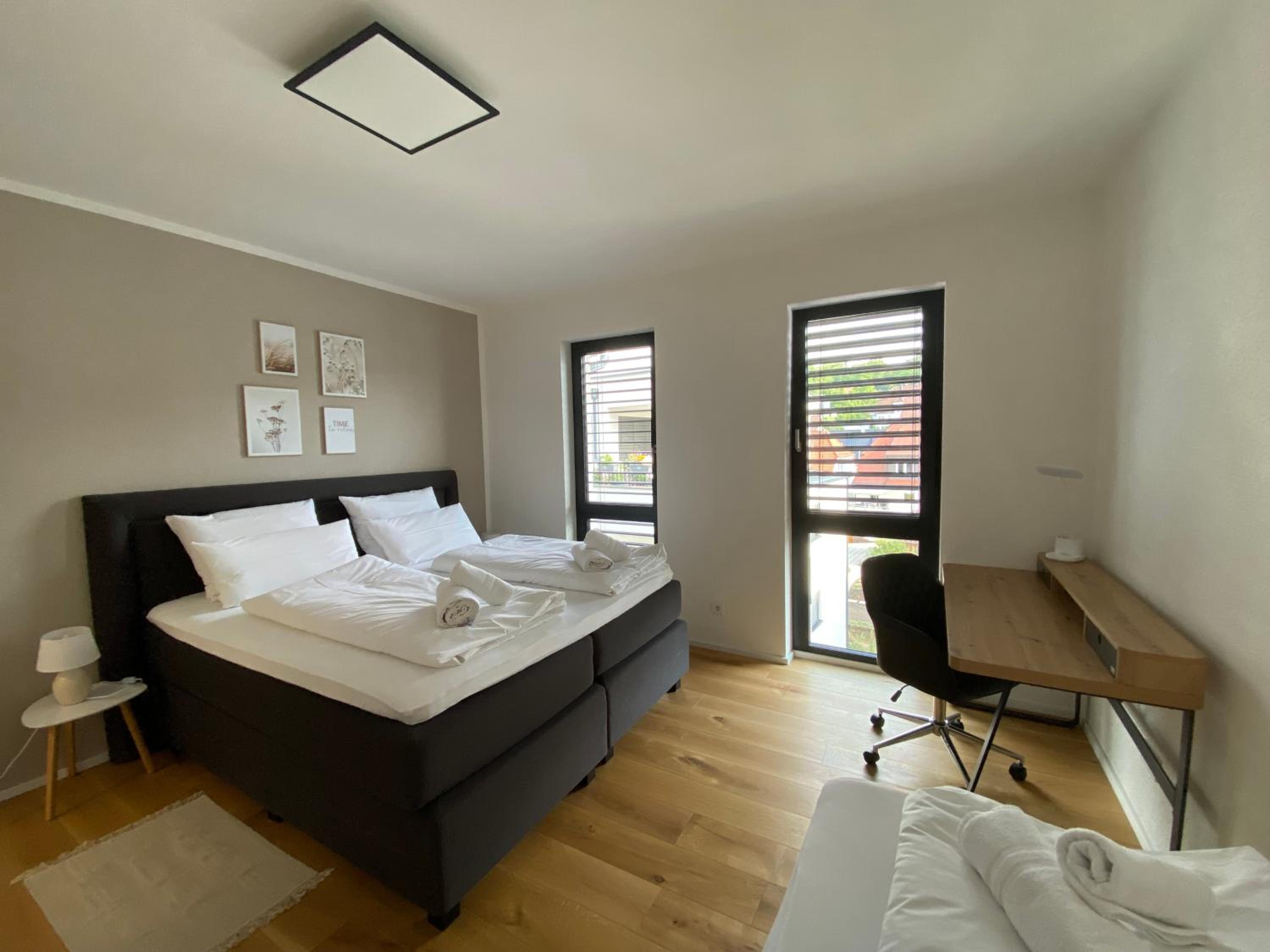 KEEP Hosting M11 Apartments am Kocher mit Balkon, Küche und Parkplatz