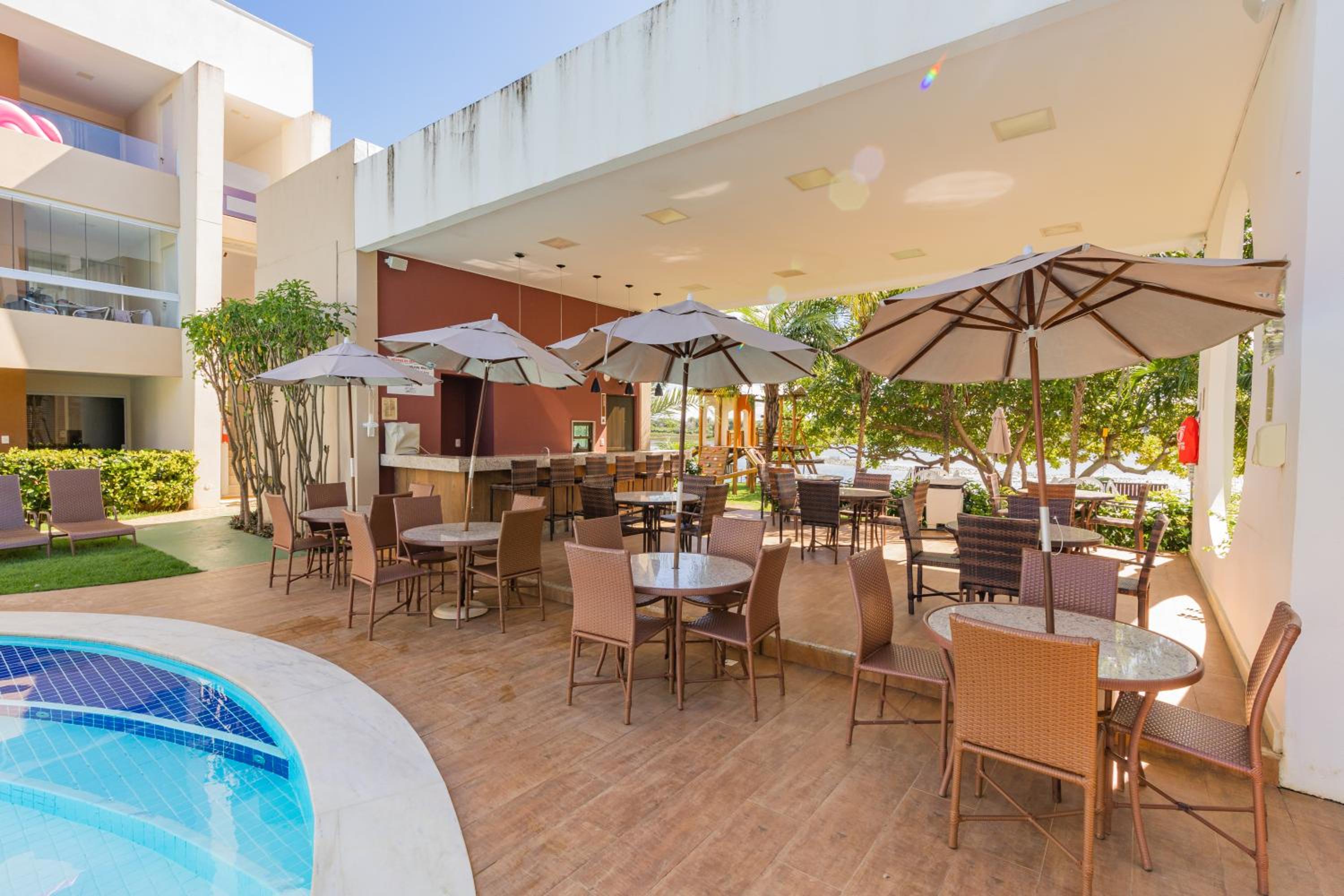 Apartment in Guarajuba with 2 Comfortable Suites.