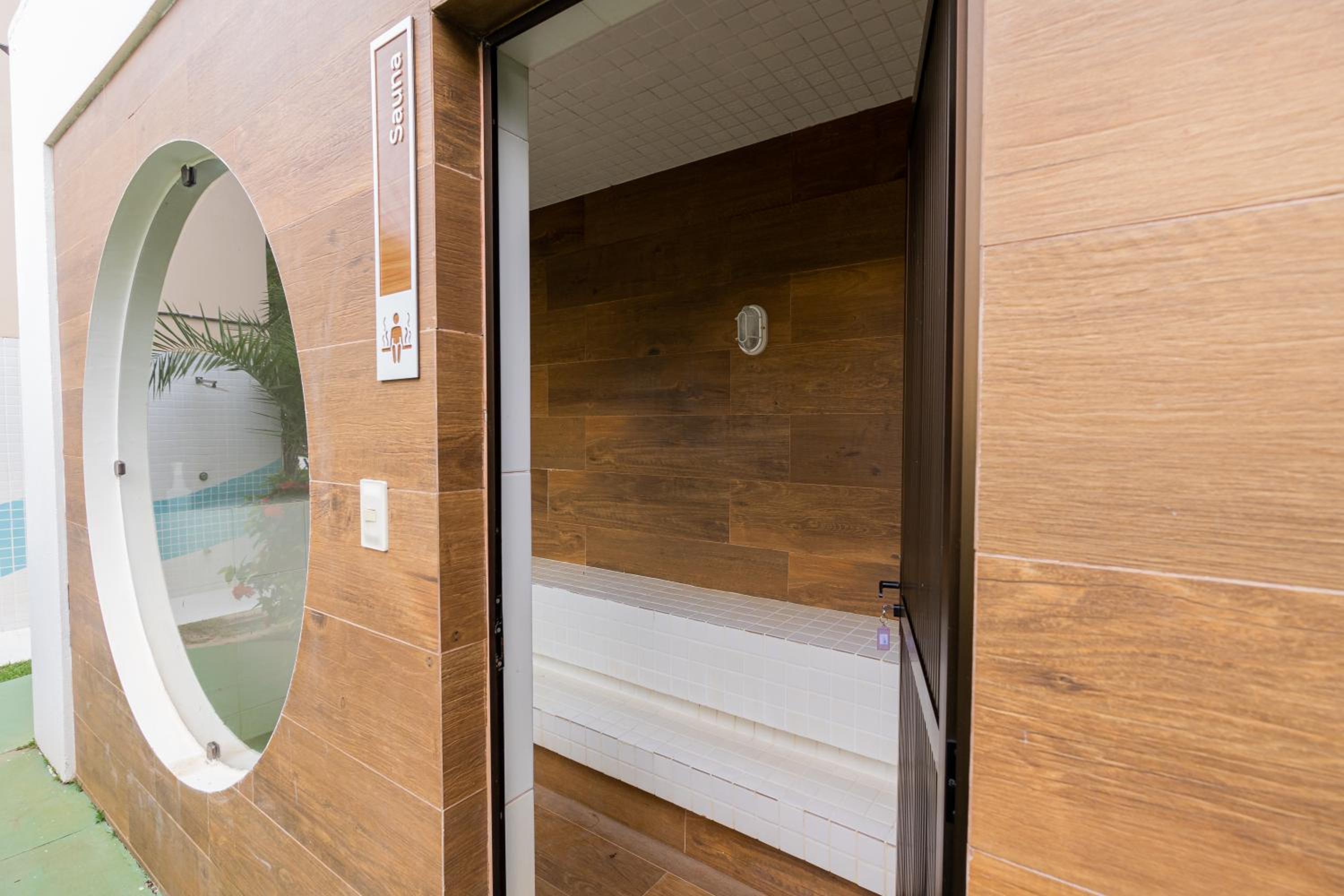 Apartment in Guarajuba with 2 Comfortable Suites.