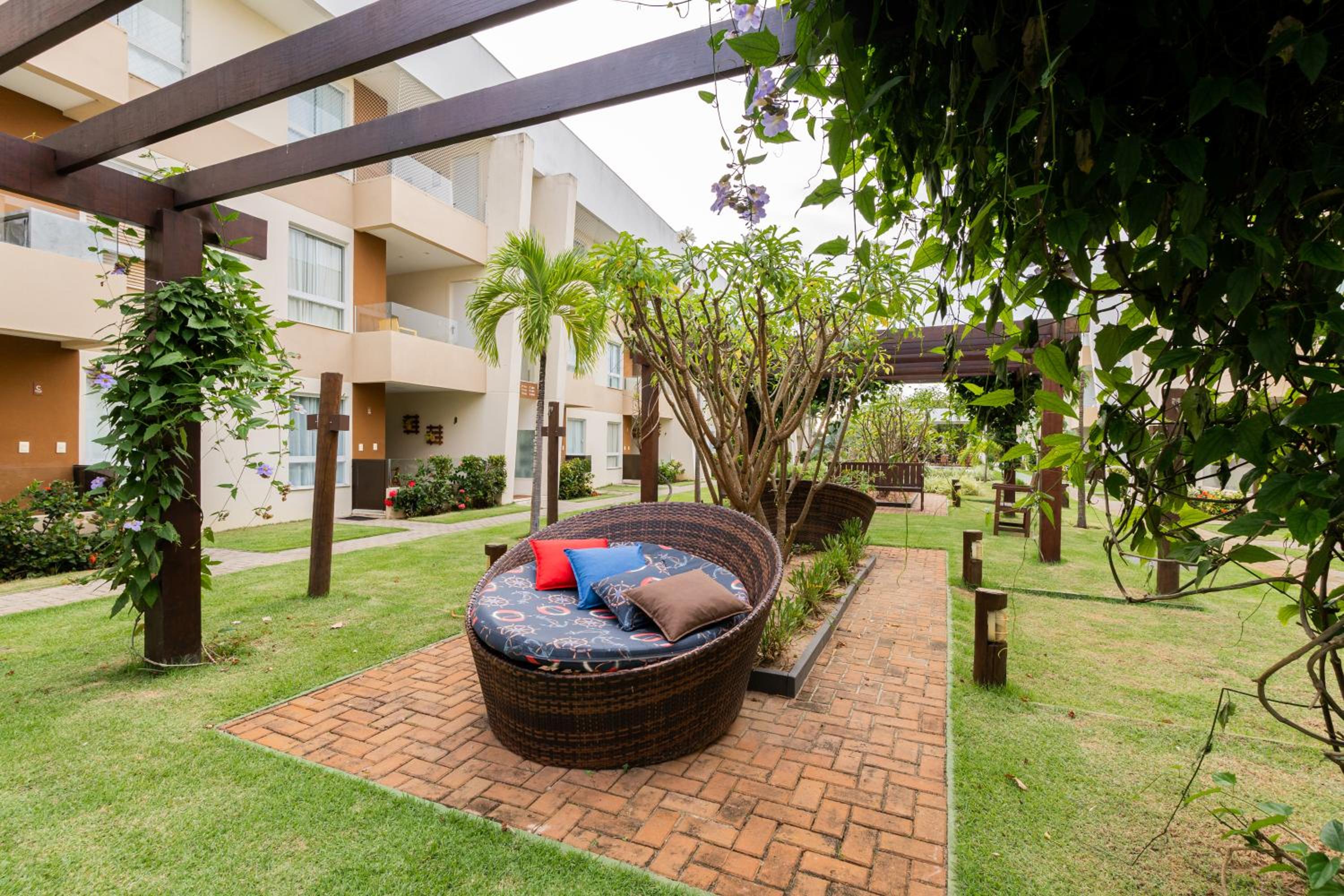 Apartment in Guarajuba with 2 Comfortable Suites.