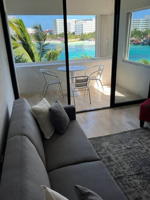 Amazing ocean front. 418