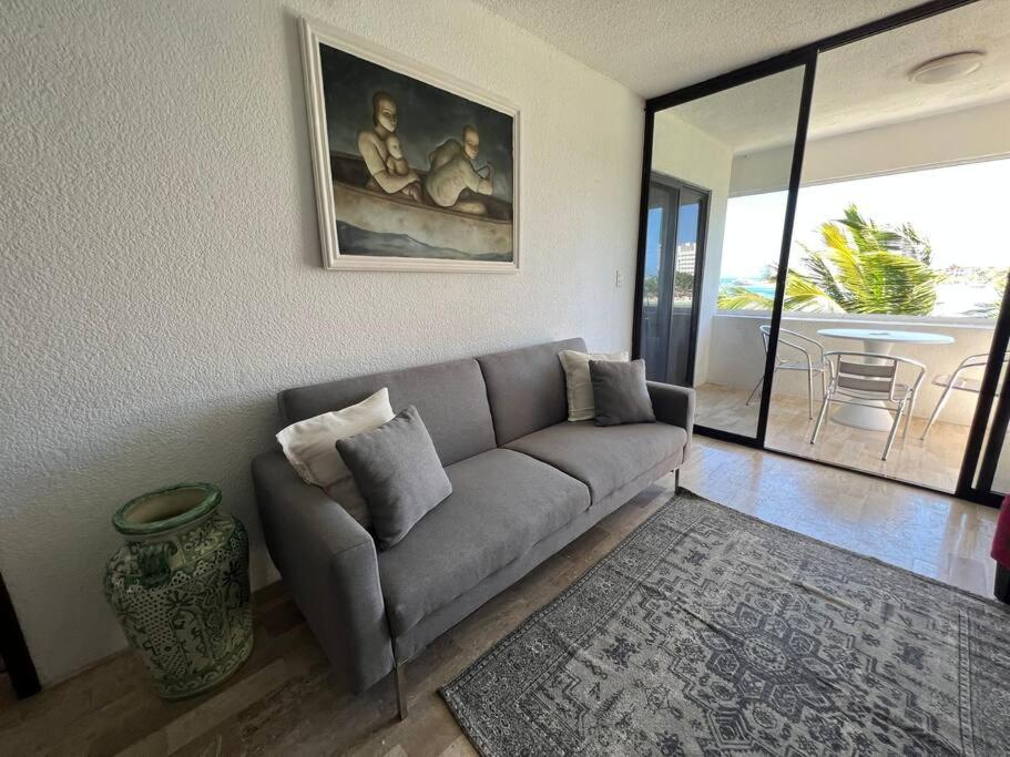 Amazing ocean front. 418