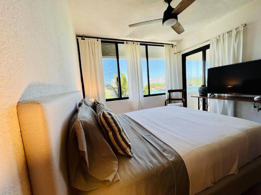 Amazing ocean front. 418