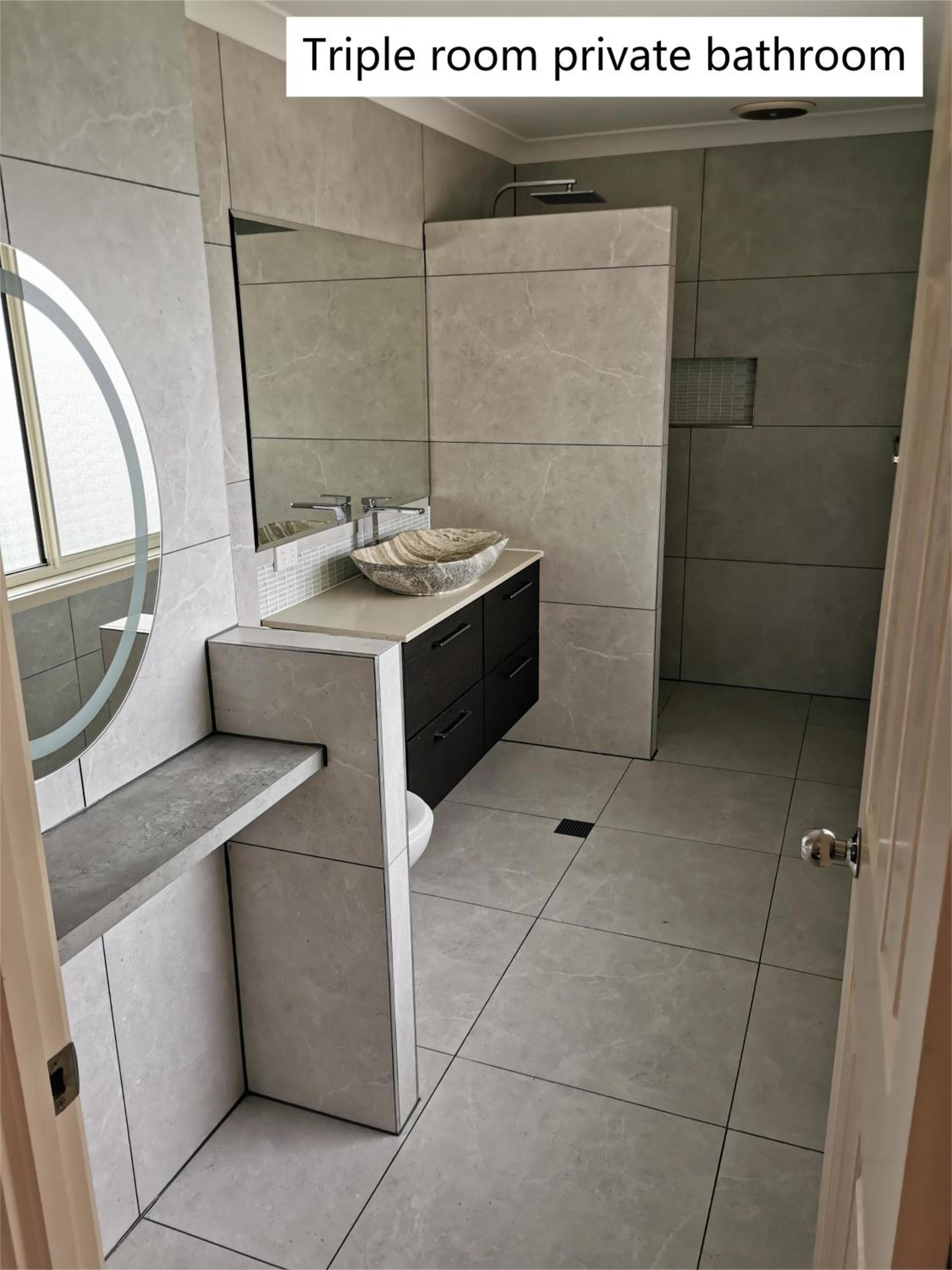 Shared house with other guests near shopping center and theme parks