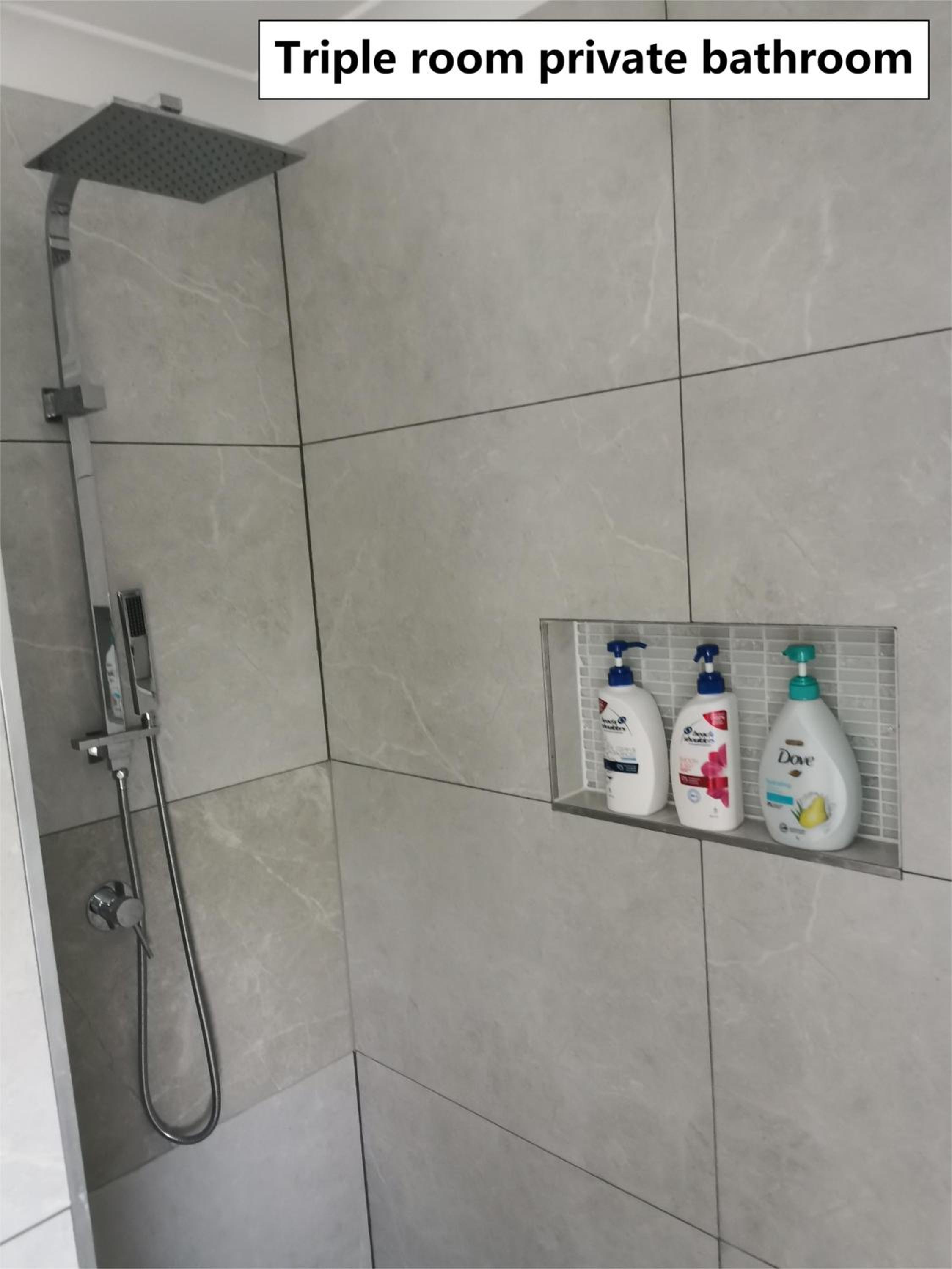 Shared house with other guests near shopping center and theme parks